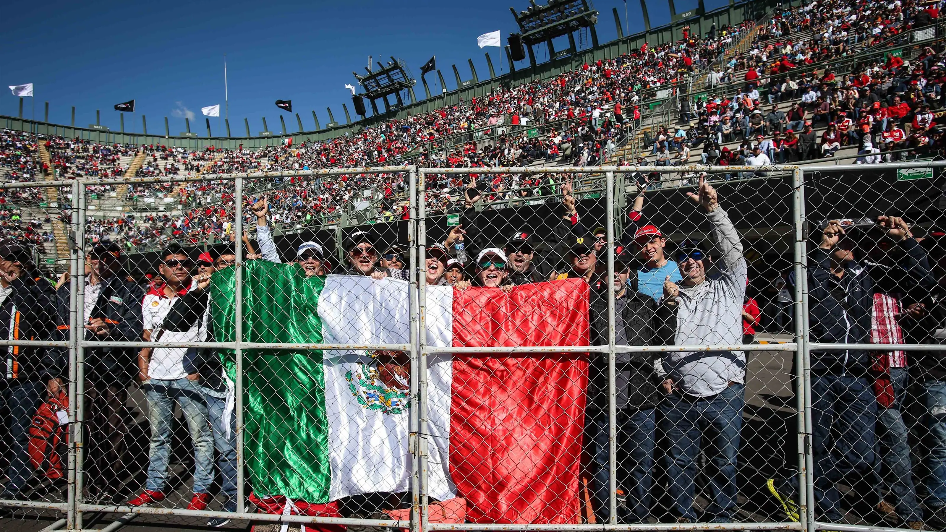 Fans at Formula One World Championship, Rd19, Mexican Grand Prix, Qualifying, Circuit Hermanos