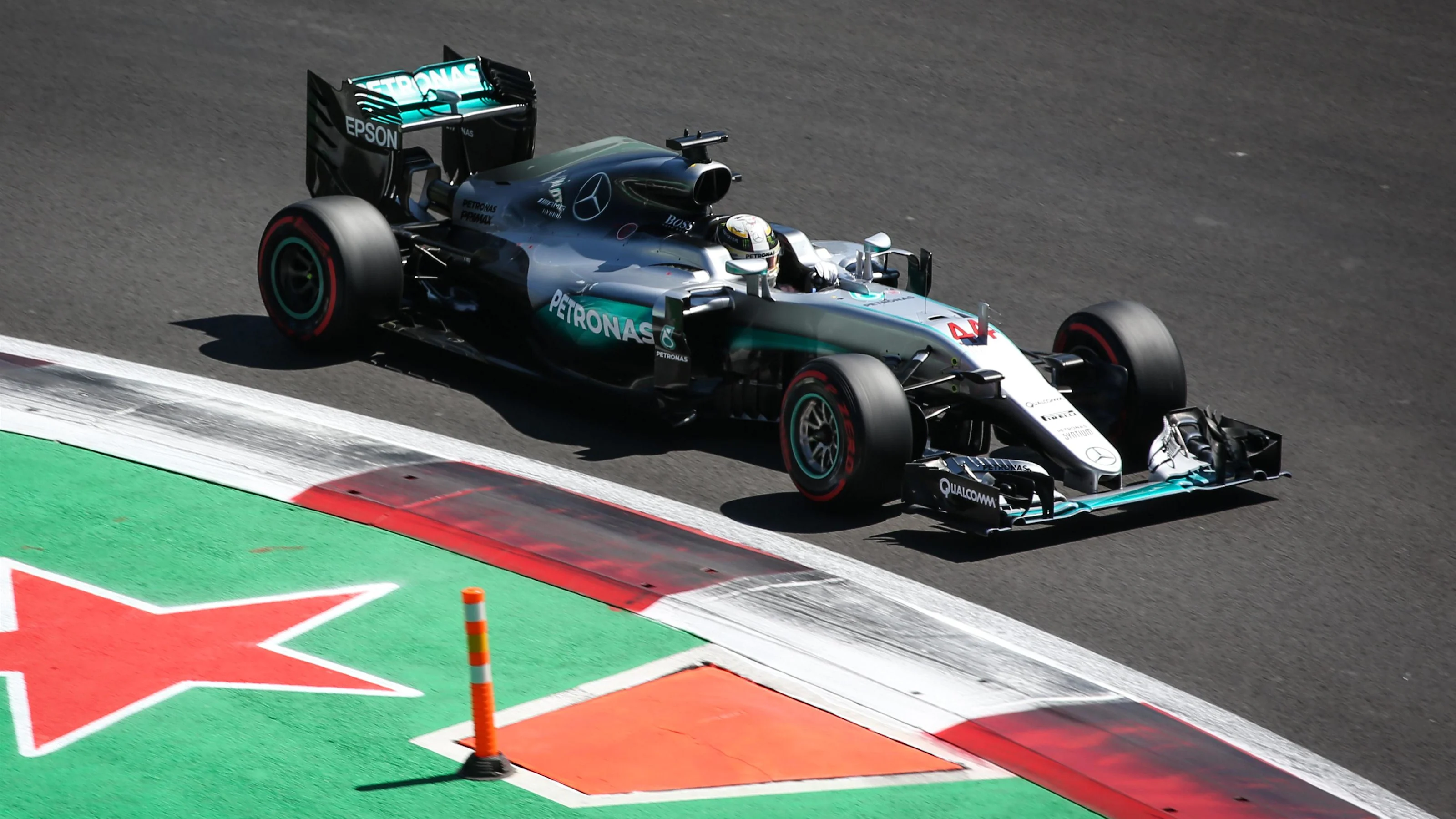 Lewis Hamilton (GBR) Mercedes-Benz F1 W07 Hybrid at Formula One World Championship, Rd19, Mexican