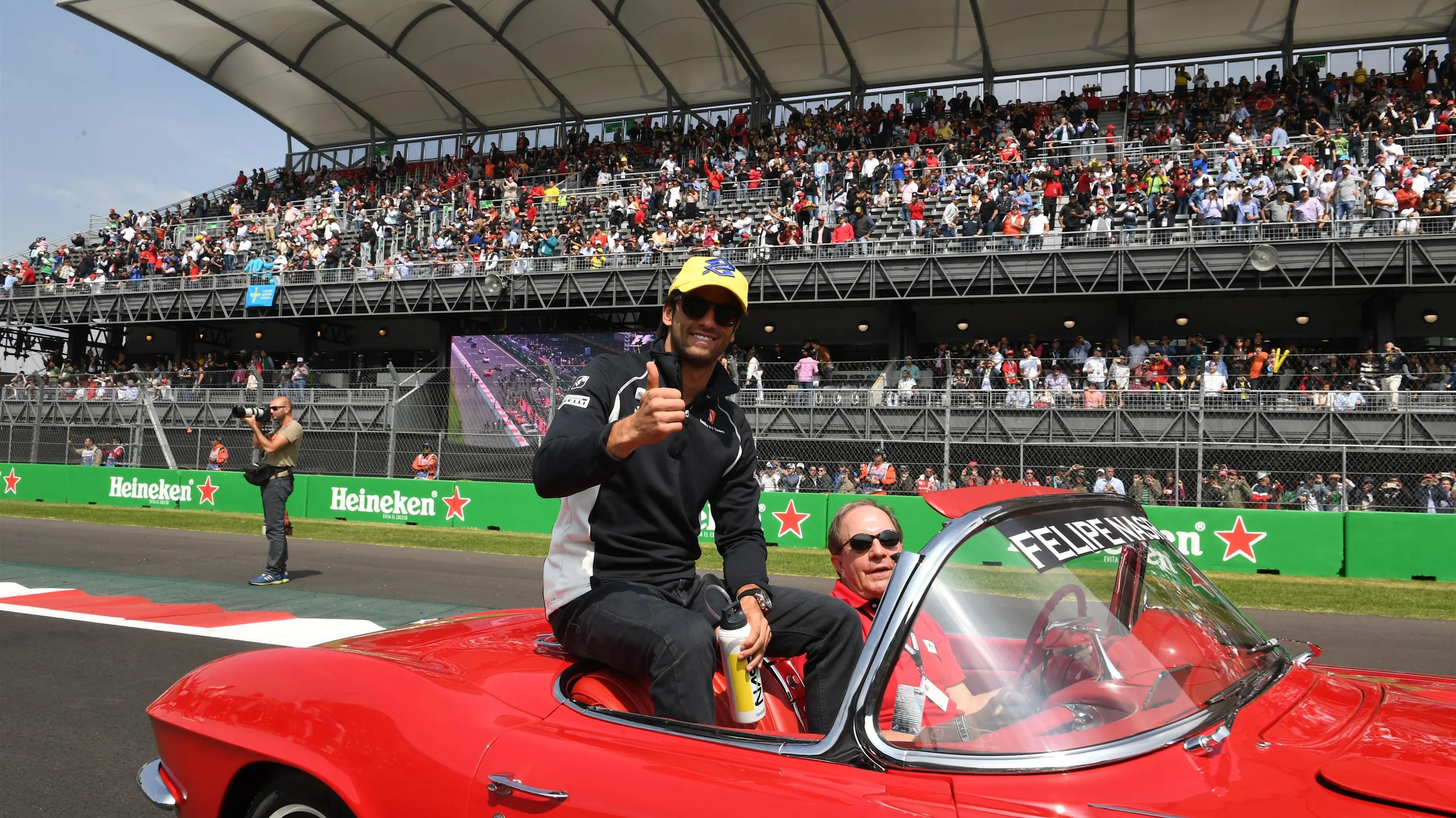 Felipe Nasr (BRA) Sauber on the drivers parade at Formula One World Championship, Rd19, Mexican