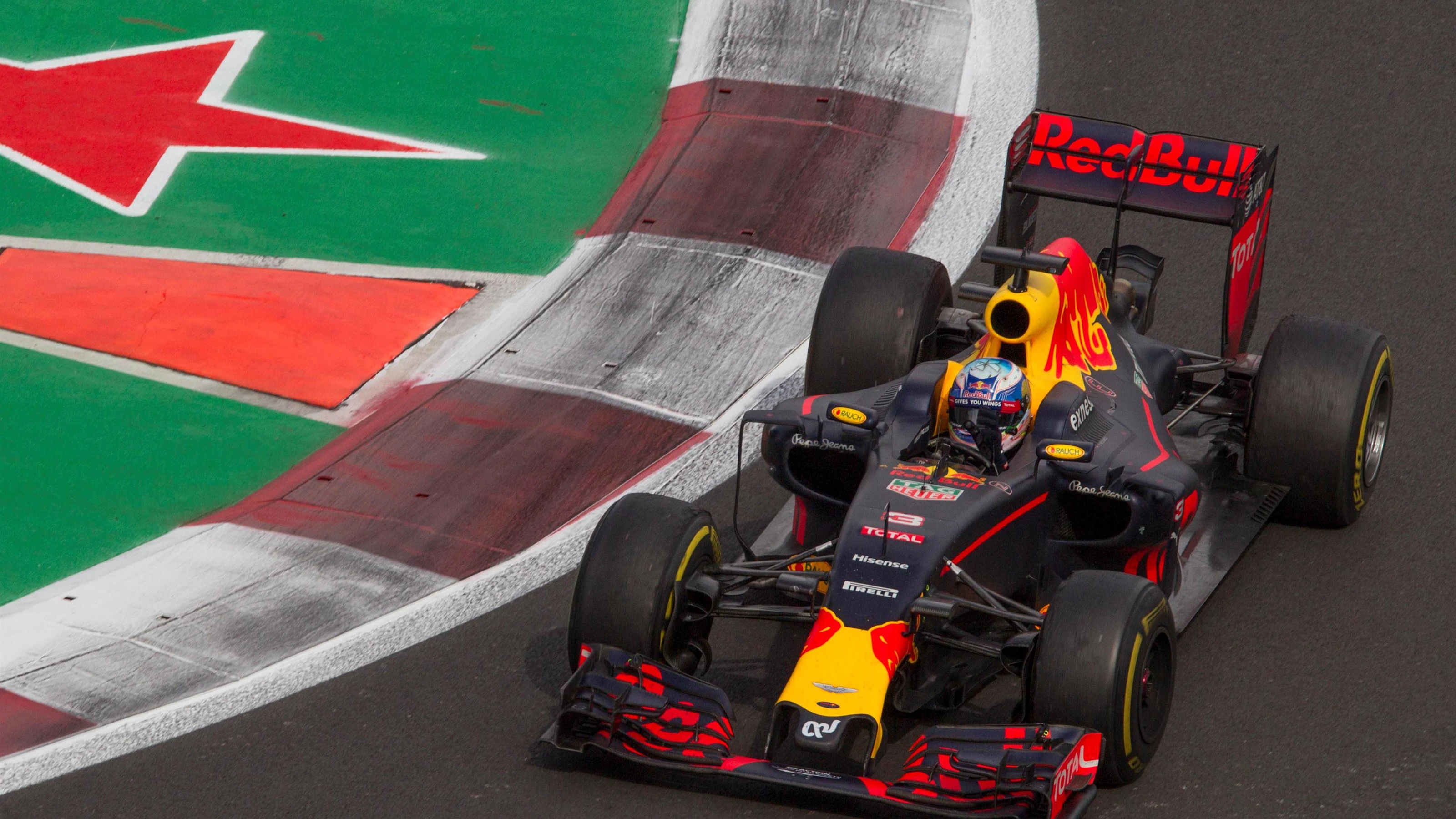 Daniel Ricciardo (AUS) Red Bull Racing RB12 waves to the fans at Formula One World Championship,