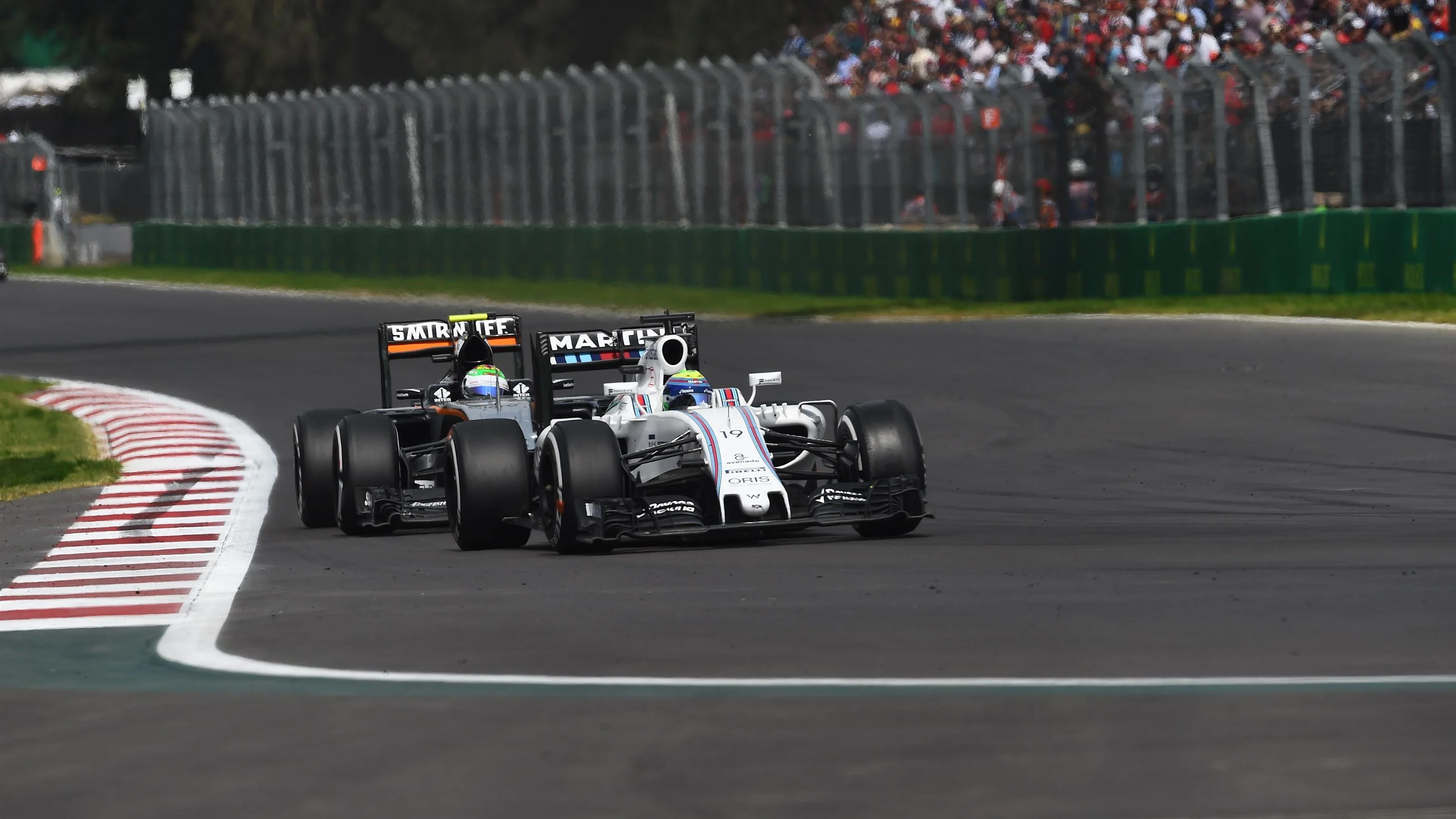 Felipe Massa (BRA) Williams FW38 and Sergio Perez (MEX) Force India VJM09 battle for position at