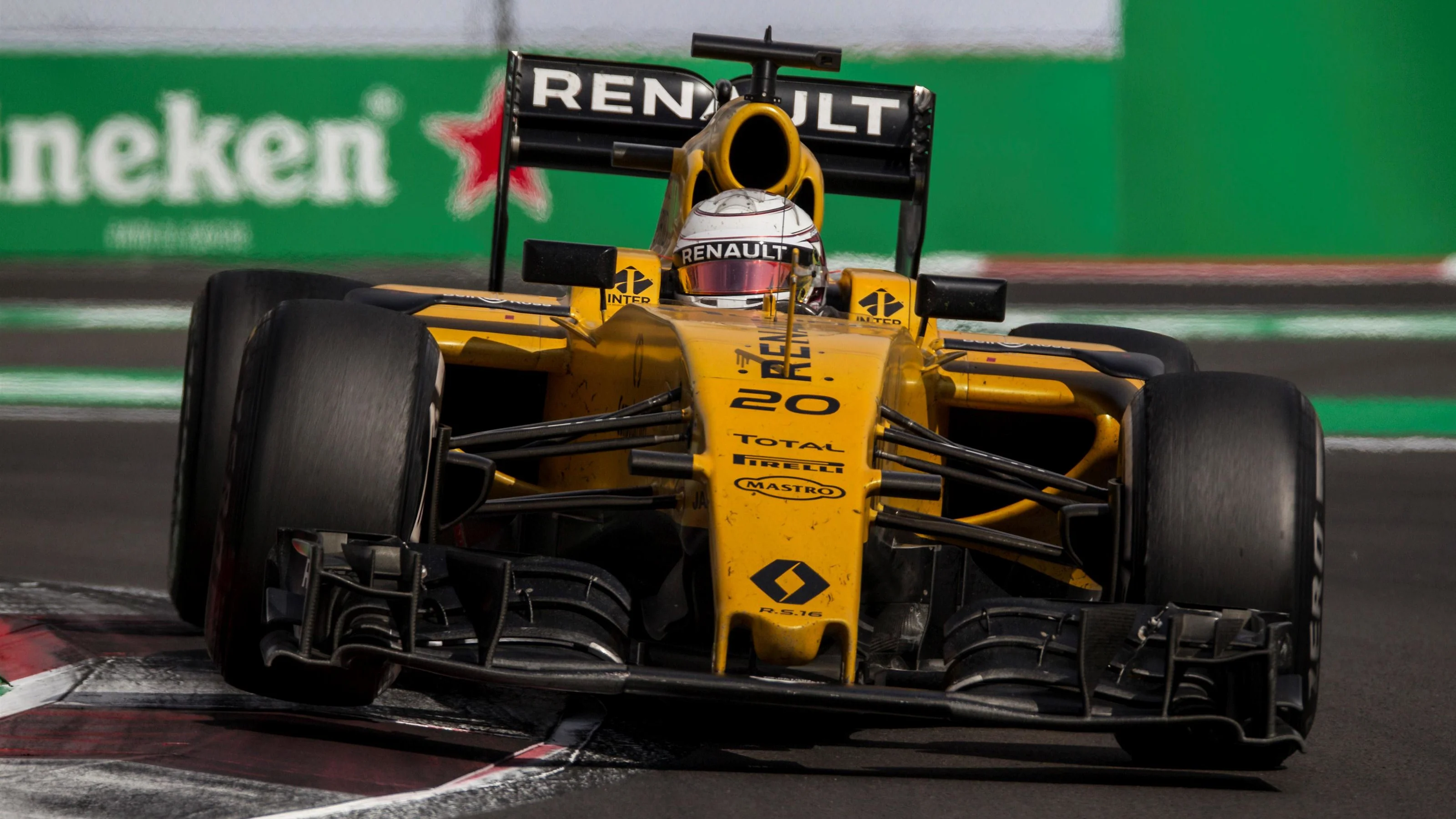 Kevin Magnussen (DEN) Renault Sport F1 Team RS16 at Formula One World Championship, Rd19, Mexican