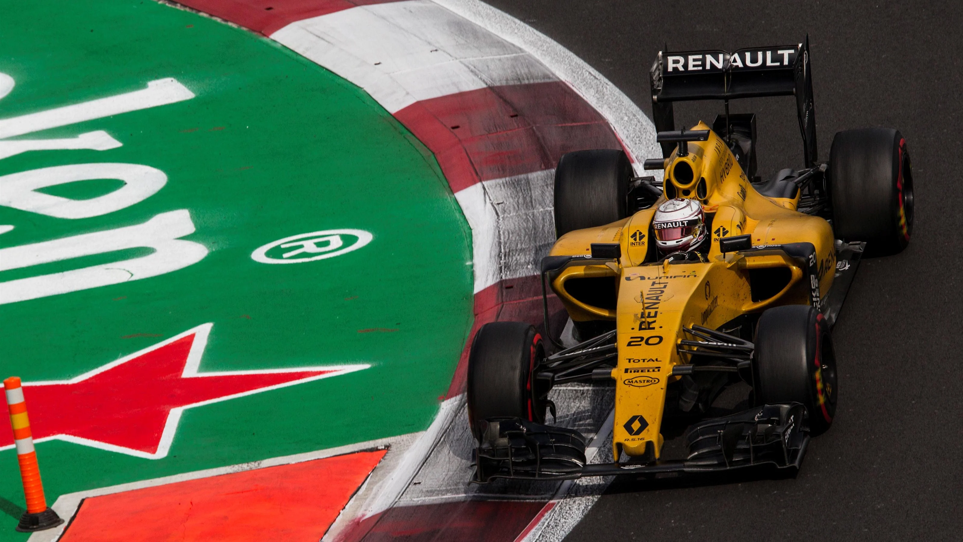 Kevin Magnussen (DEN) Renault Sport F1 Team RS16 at Formula One World Championship, Rd19, Mexican