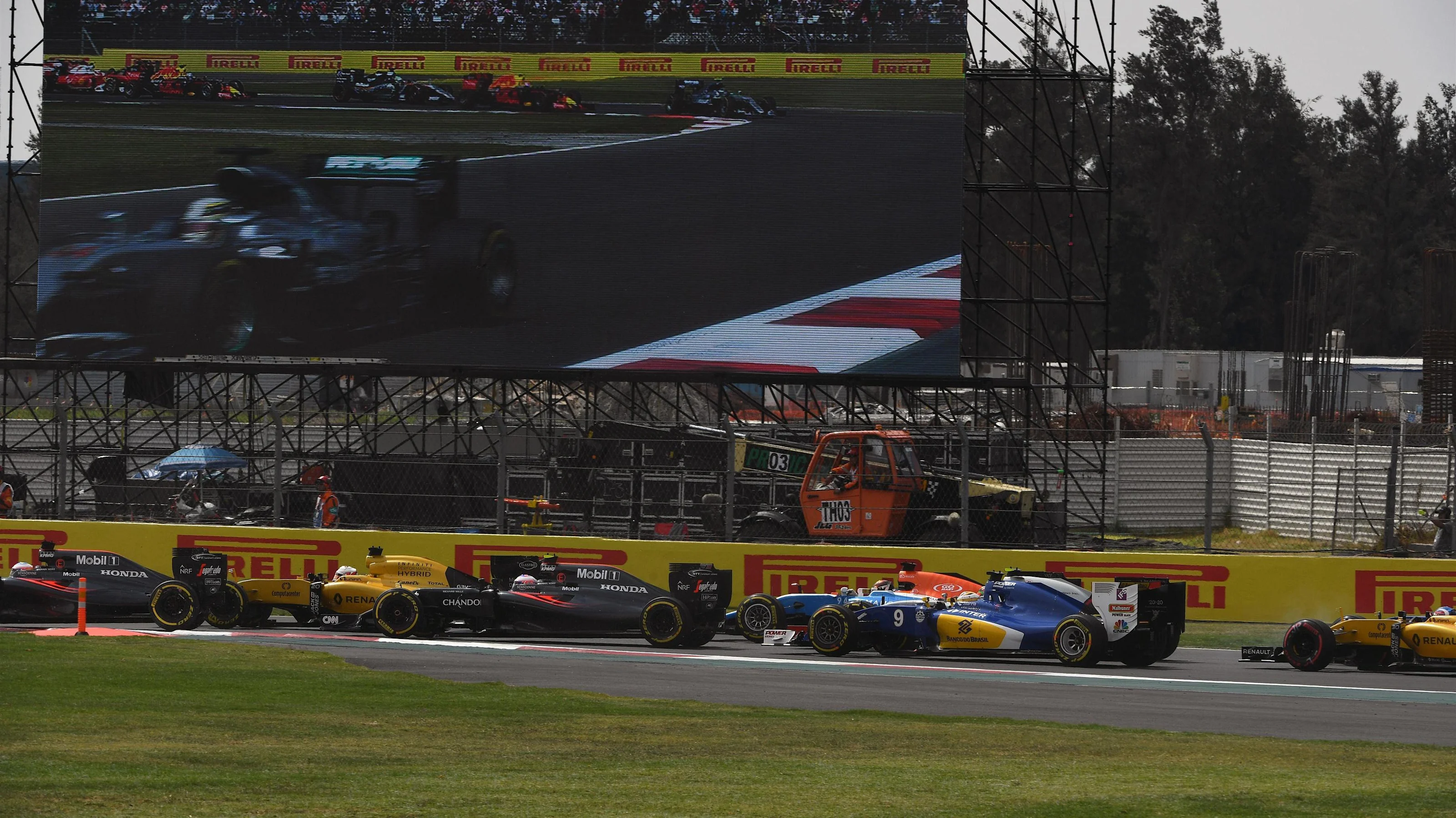 Race start at Formula One World Championship, Rd19, Mexican Grand Prix, Race, Circuit Hermanos