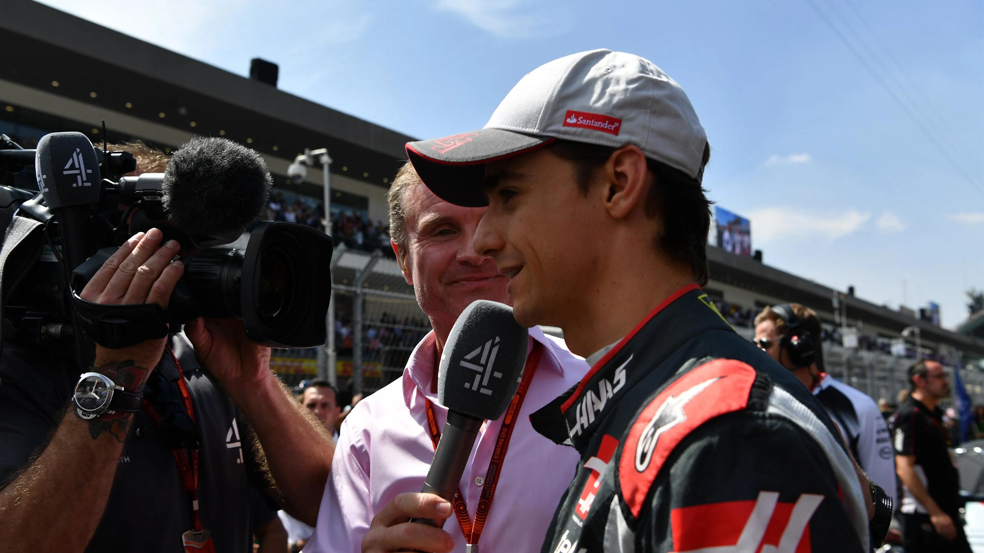 Esteban Gutierrez (MEX) Haas F1 talks with David Coulthard (GBR) Channel Four TV Commentator on the