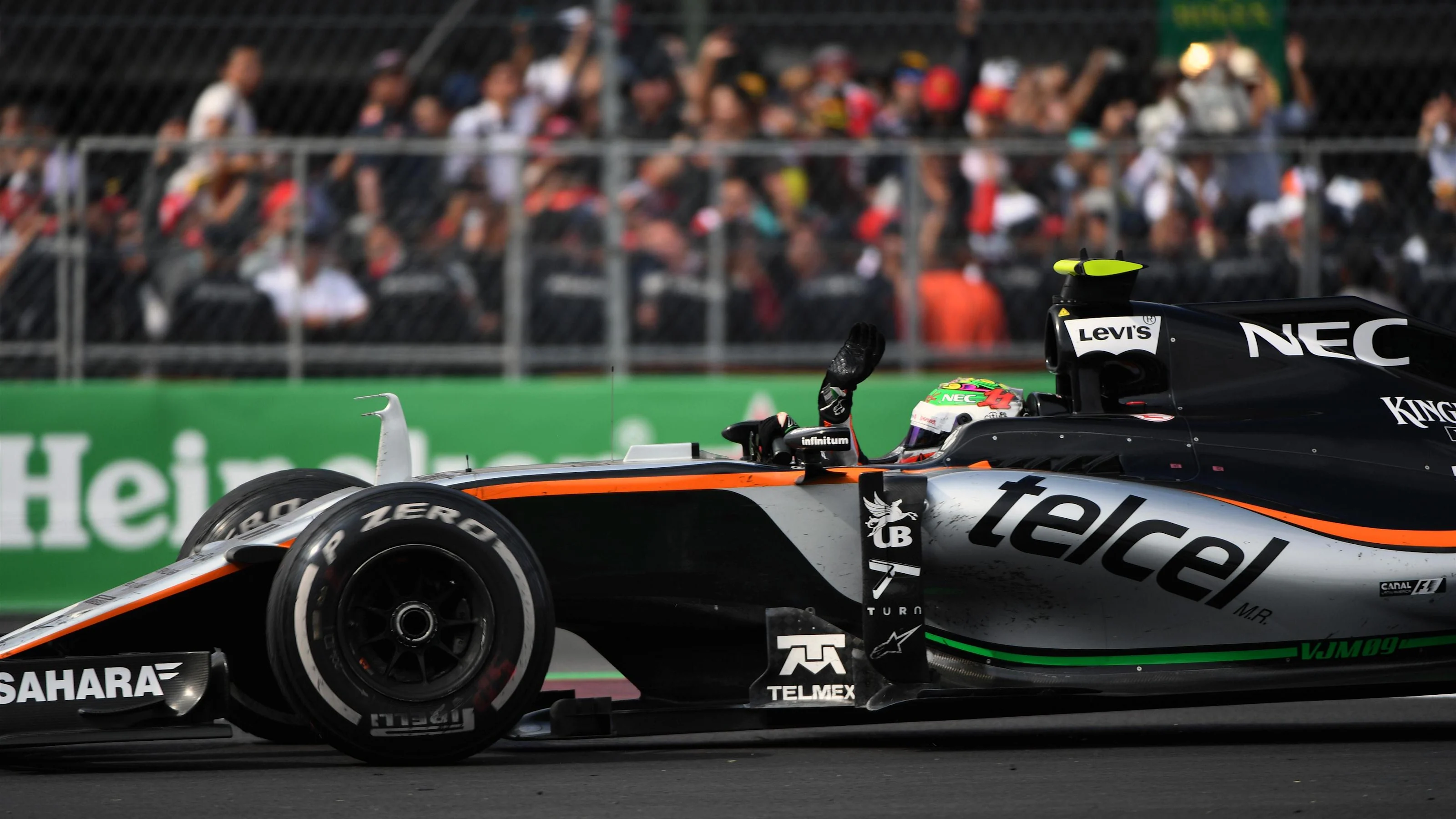 Sergio Perez (MEX) Force India VJM09 waves to the crowd at Formula One World Championship, Rd19,