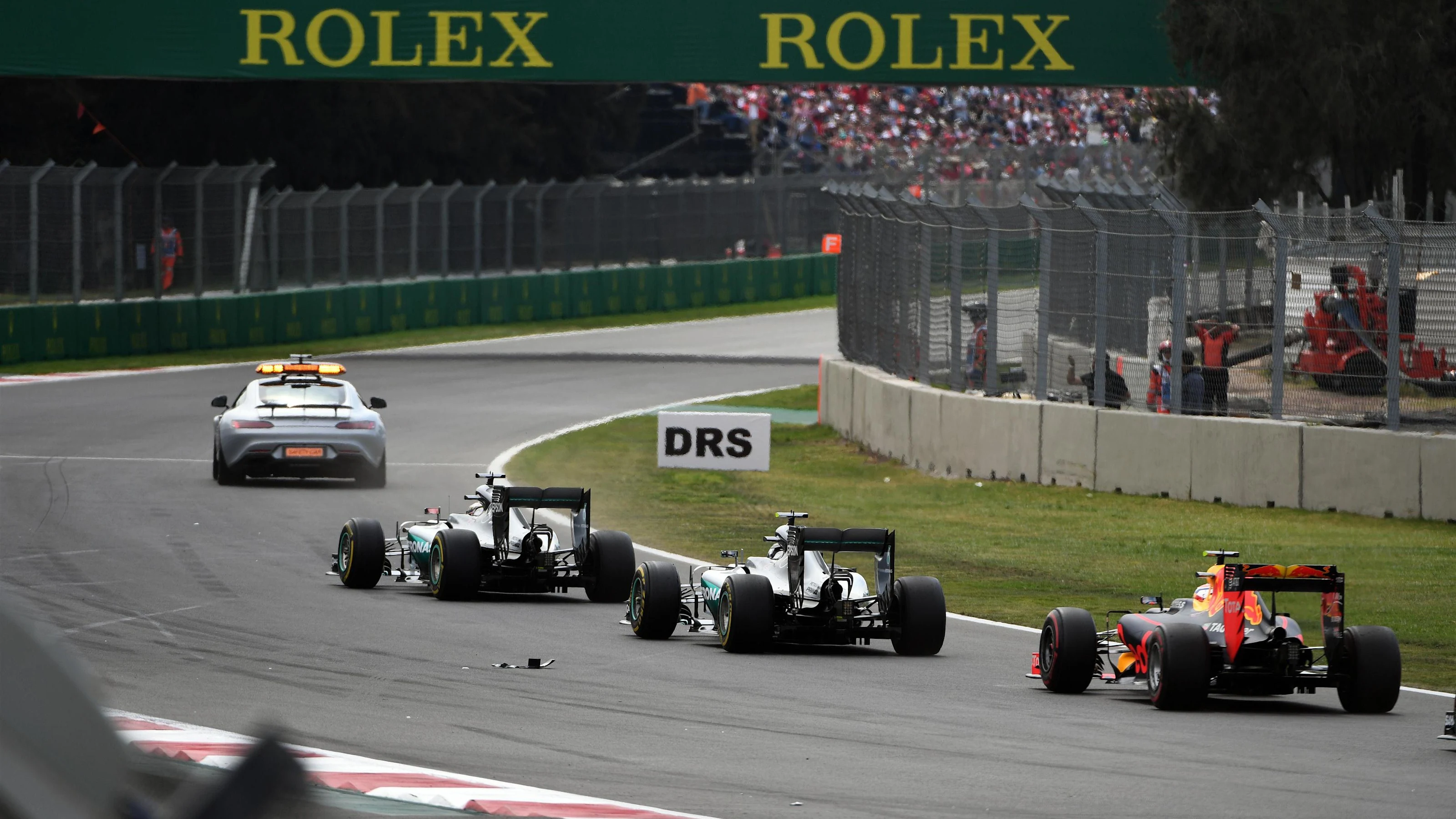 Safety car leads the field at Formula One World Championship, Rd19, Mexican Grand Prix, Race,
