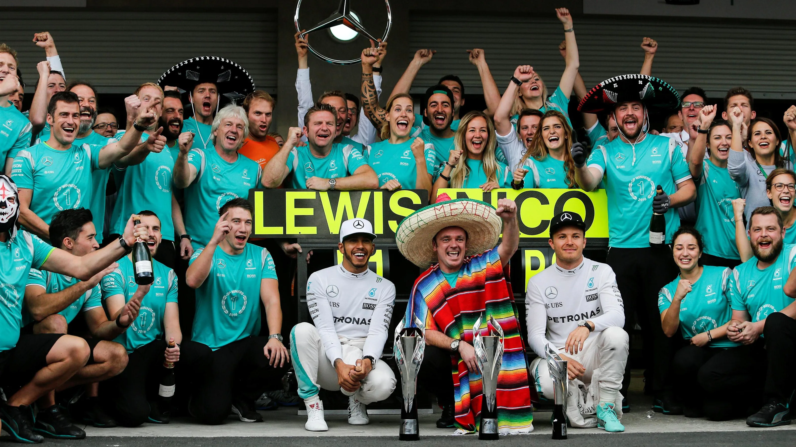 Lewis Hamilton (GBR) Mercedes AMG F1 and Nico Rosberg (GER) Mercedes AMG F1 celebrate with the team