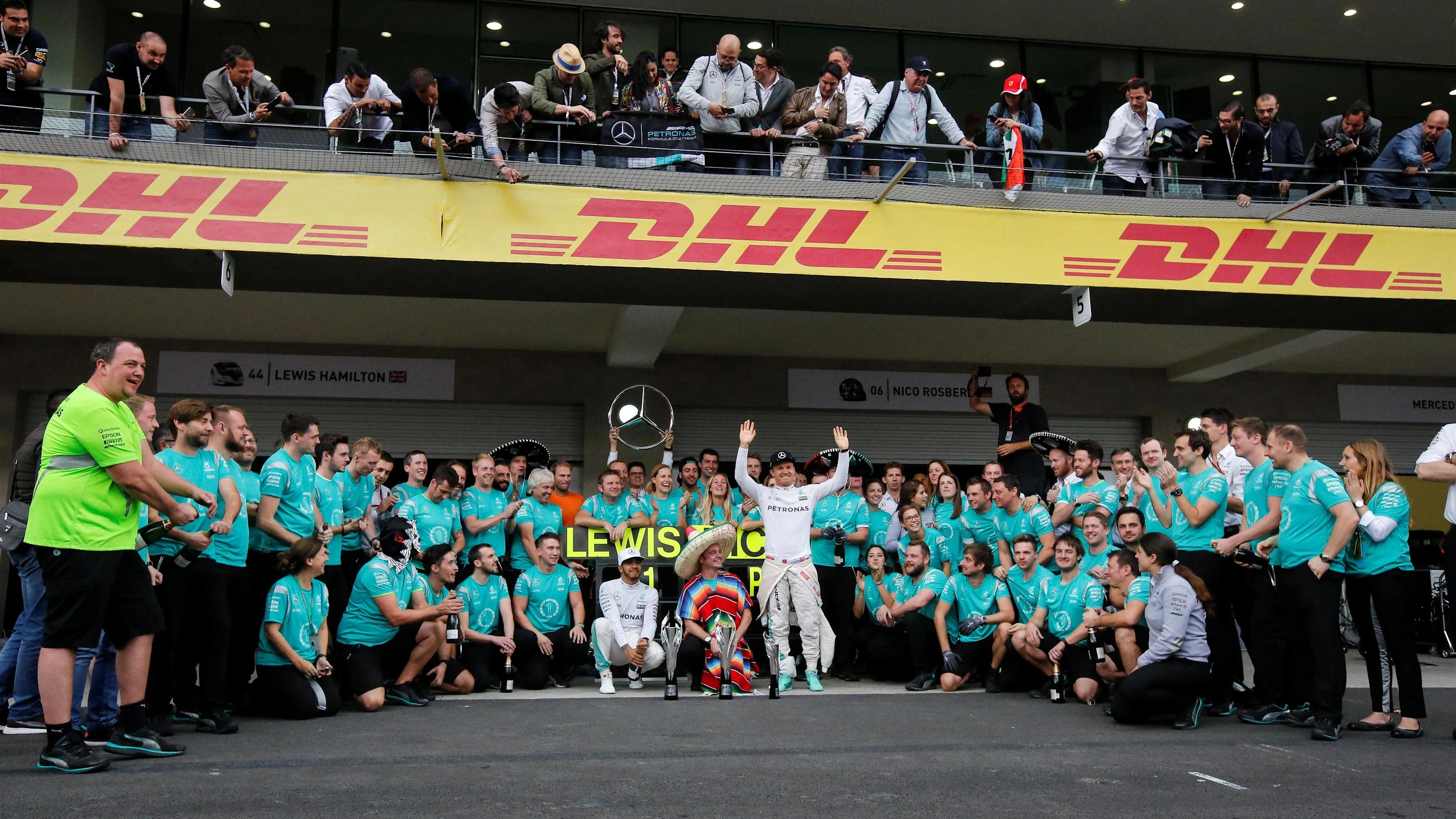 at Formula One World Championship, Rd19, Mexican Grand Prix, Race, Circuit Hermanos Rodriguez,