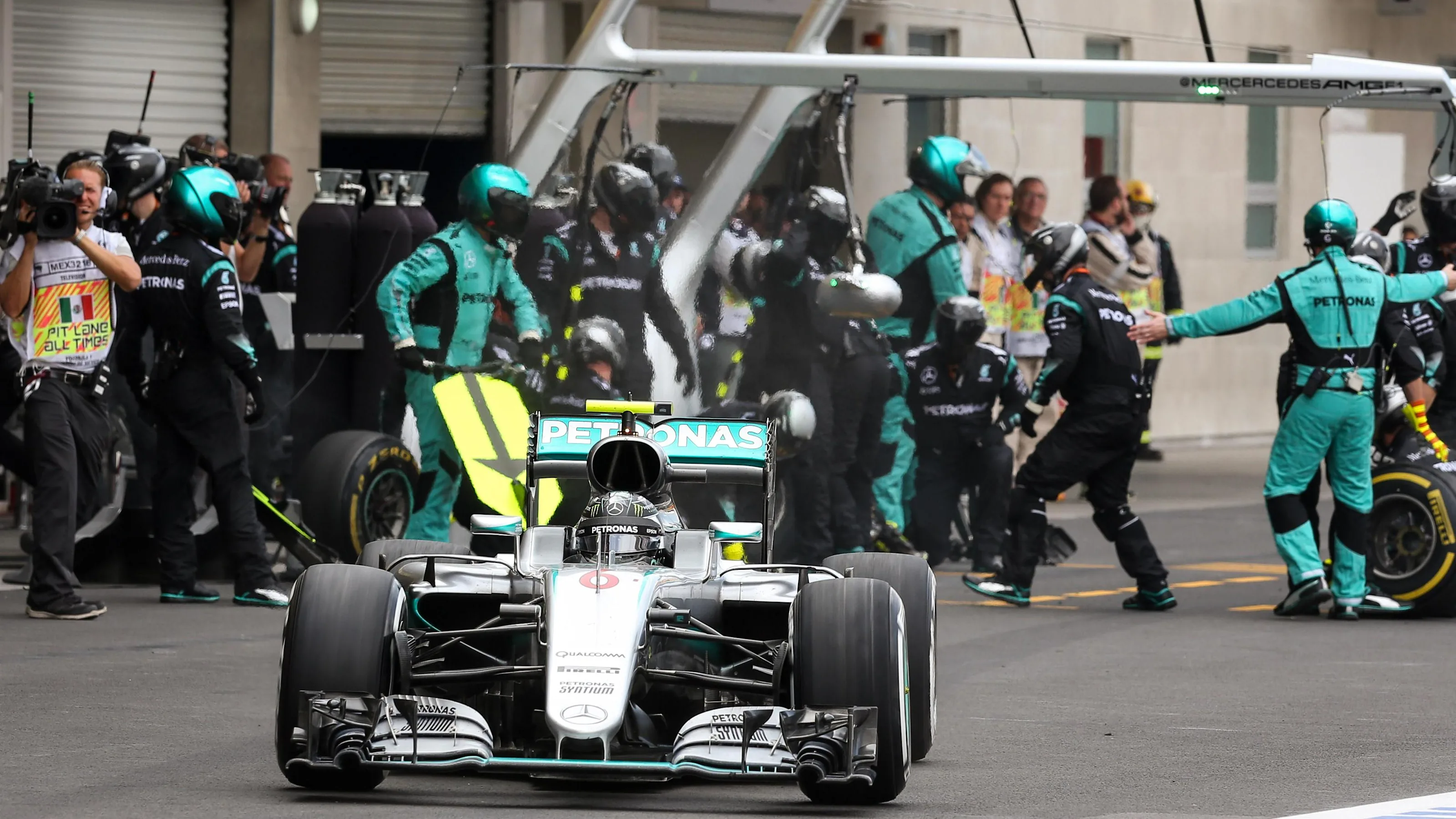 Nico Rosberg (GER) Mercedes-Benz F1 W07 Hybrid pit stop at Formula One World Championship, Rd19,