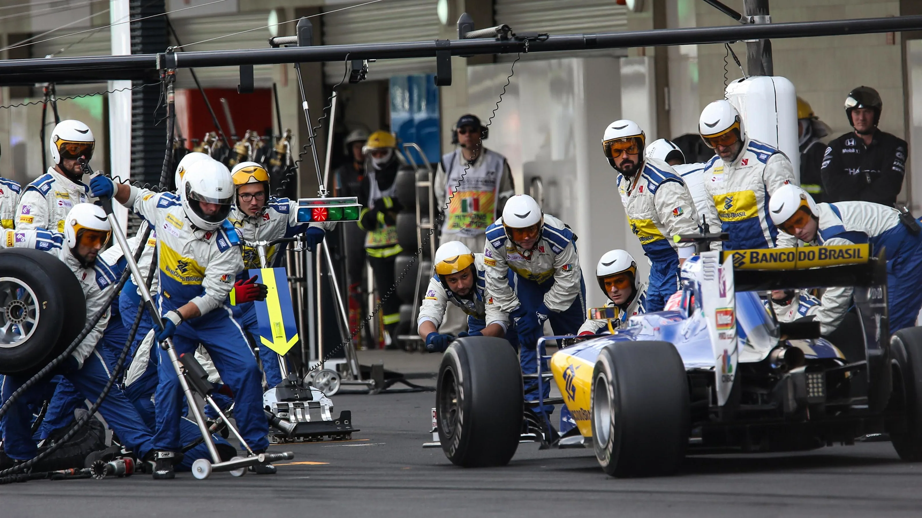 Felipe Nasr (BRA) Sauber pit stop at Formula One World Championship, Rd19, Mexican Grand Prix,