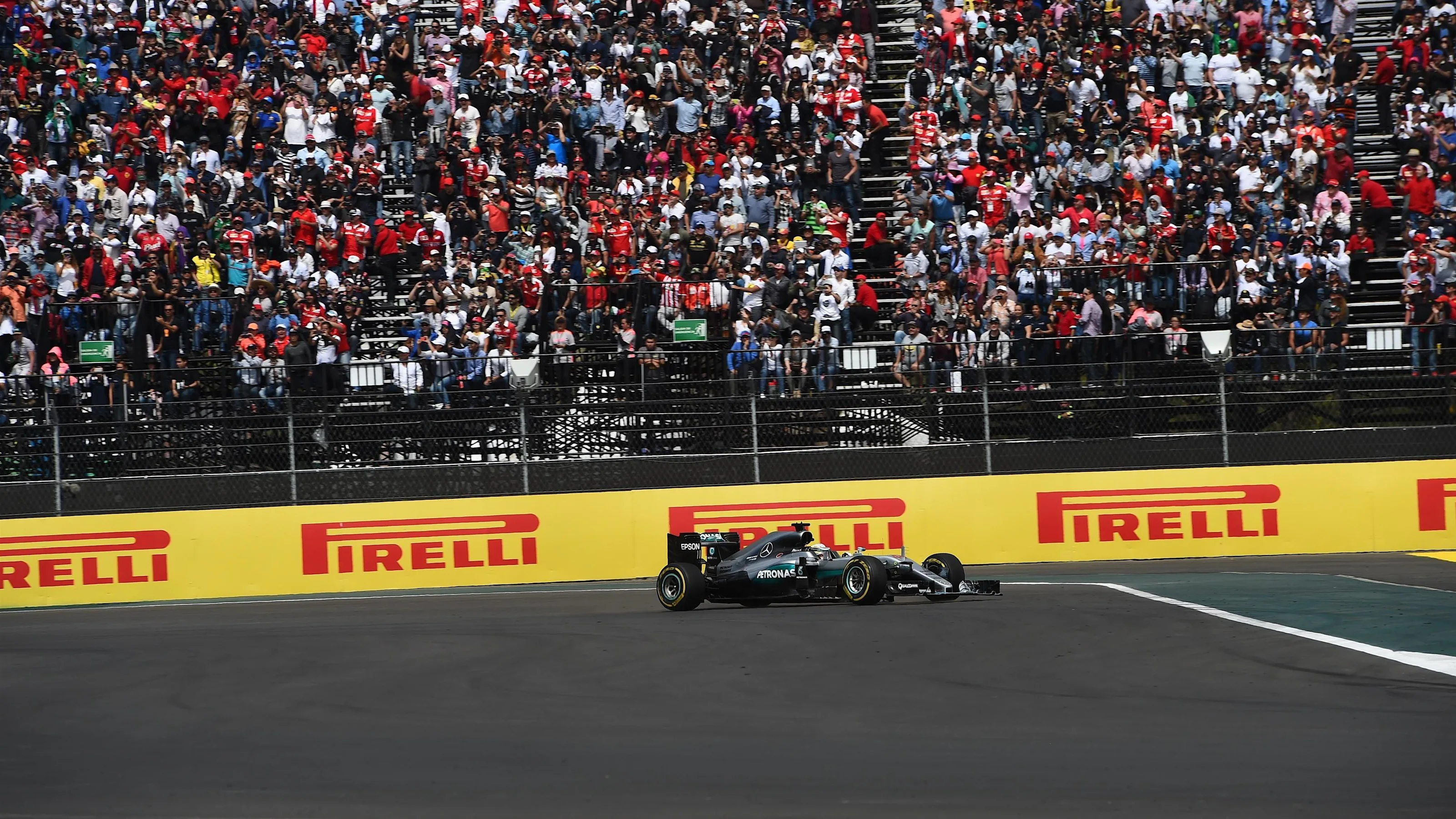 Lewis Hamilton (GBR) Mercedes-Benz F1 W07 Hybrid runs wide at the start of the race at Formula One