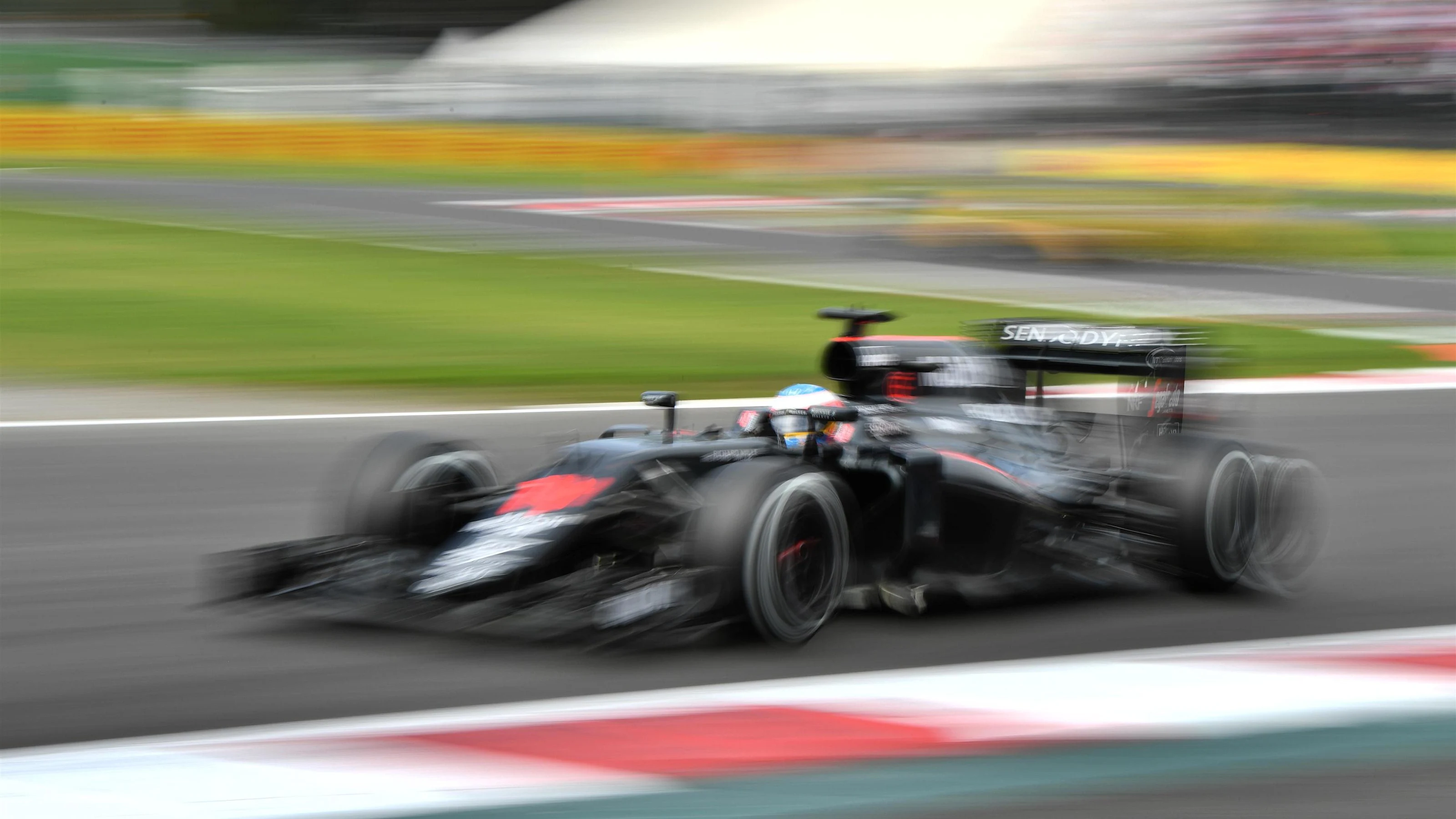 Fernando Alonso (ESP) McLaren MP4-31 at Formula One World Championship, Rd19, Mexican Grand Prix,
