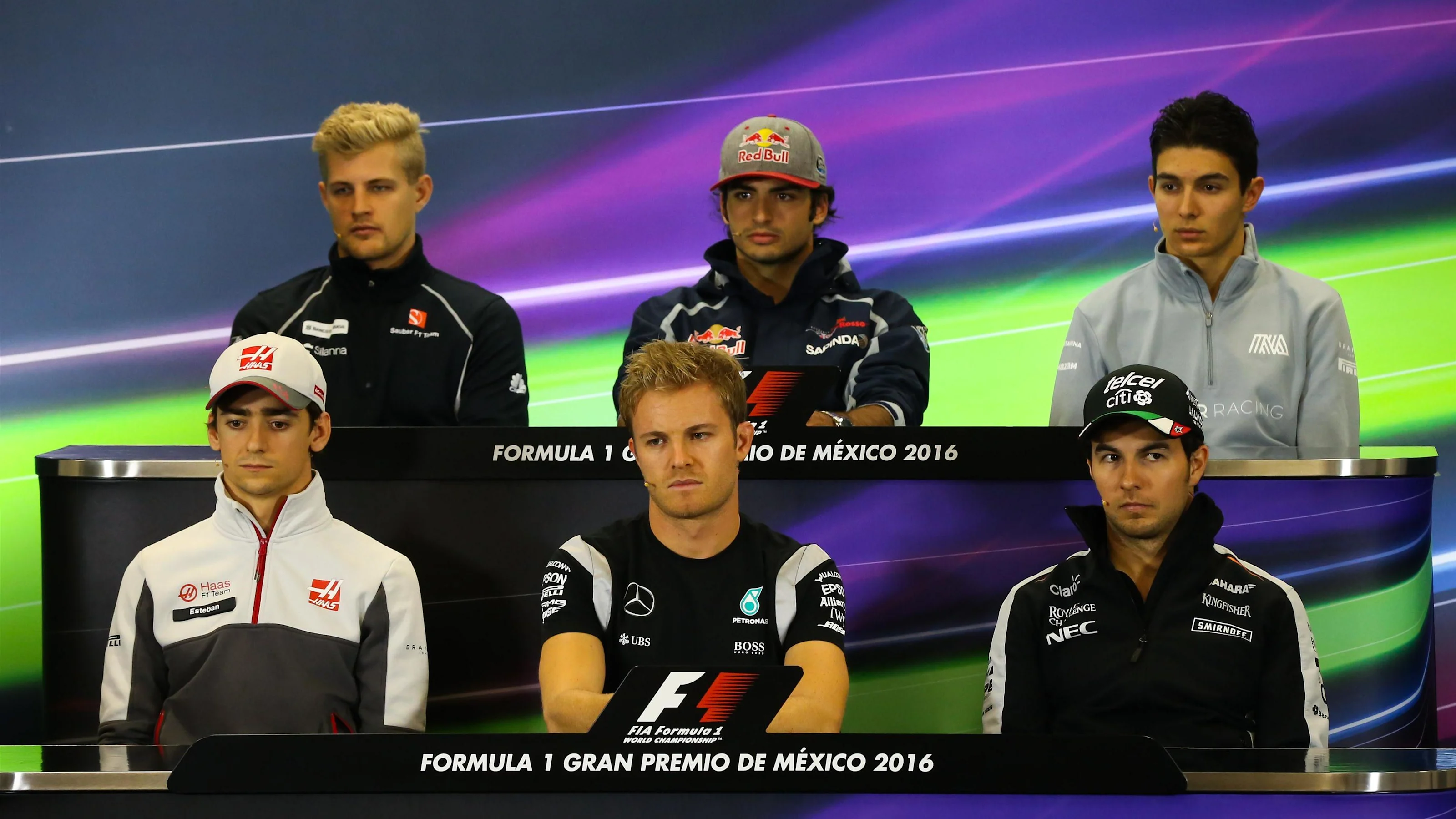 (L to R): Marcus Ericsson (SWE) Sauber, Carlos Sainz jr (ESP) Scuderia Toro Rosso, Esteban Ocon