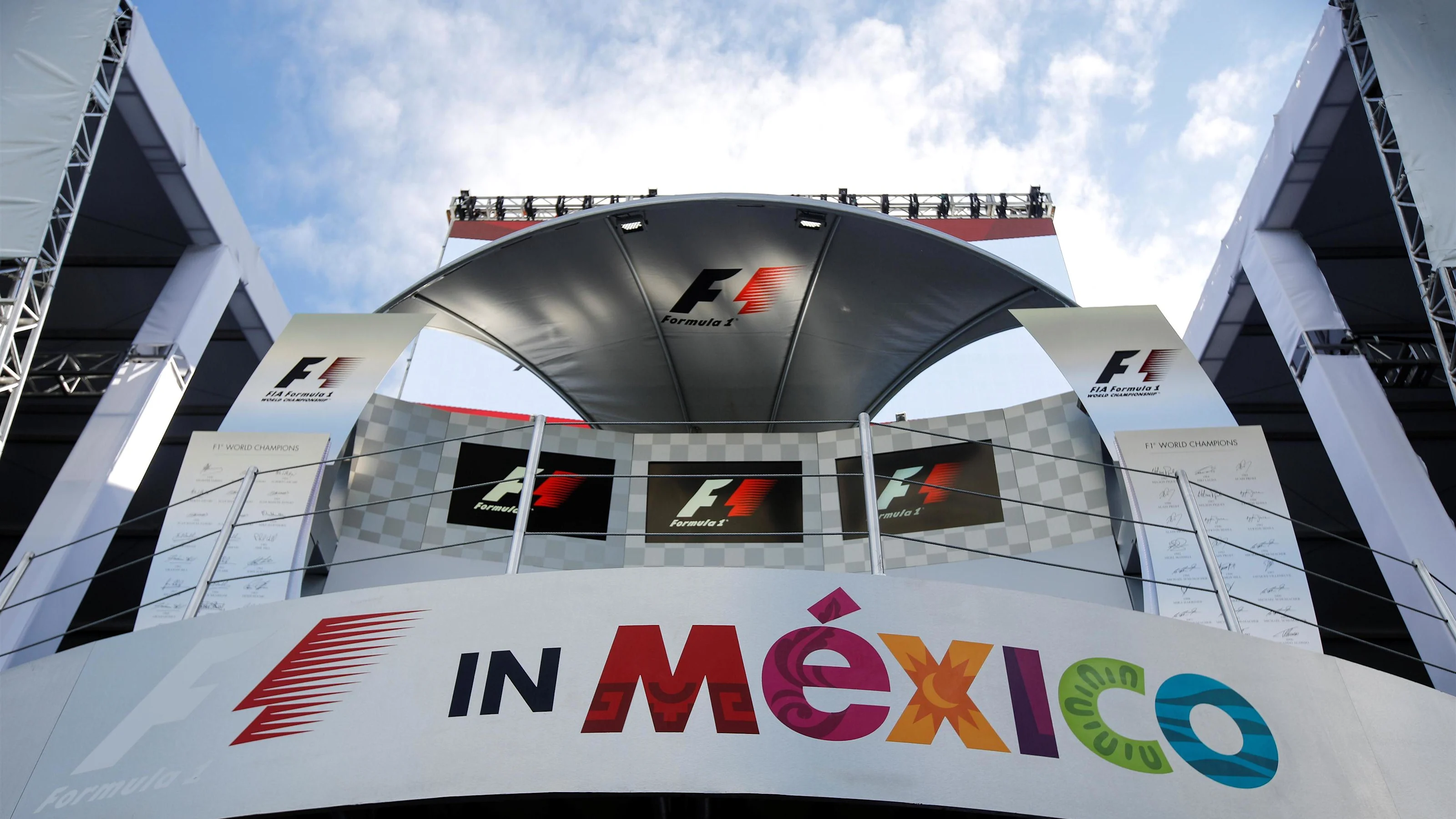 Podium at Formula One World Championship, Rd19, Mexican Grand Prix, Preparations, Circuit Hermanos