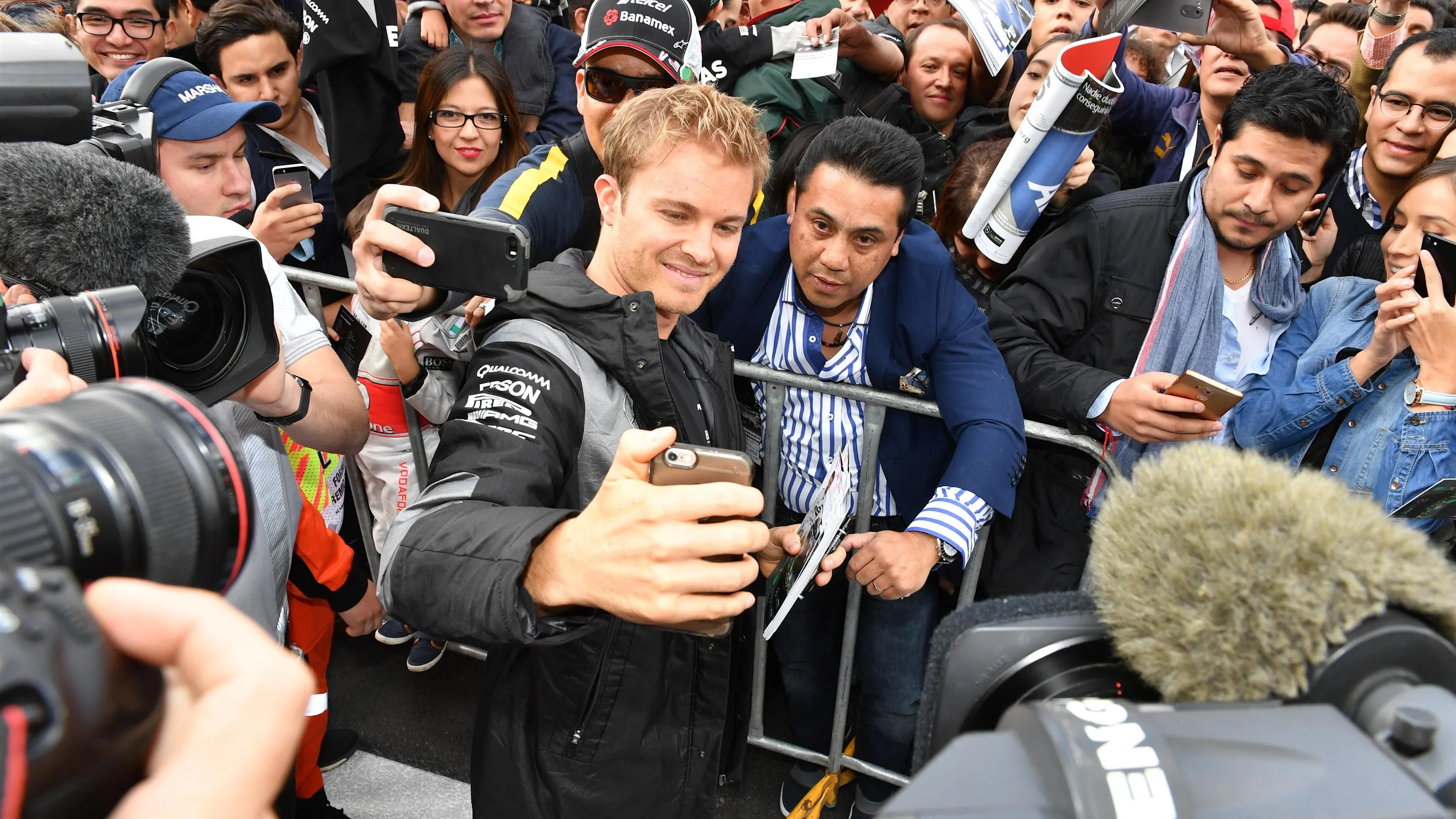 Nico Rosberg (GER) Mercedes AMG F1 fans selfie at Formula One World Championship, Rd19, Mexican