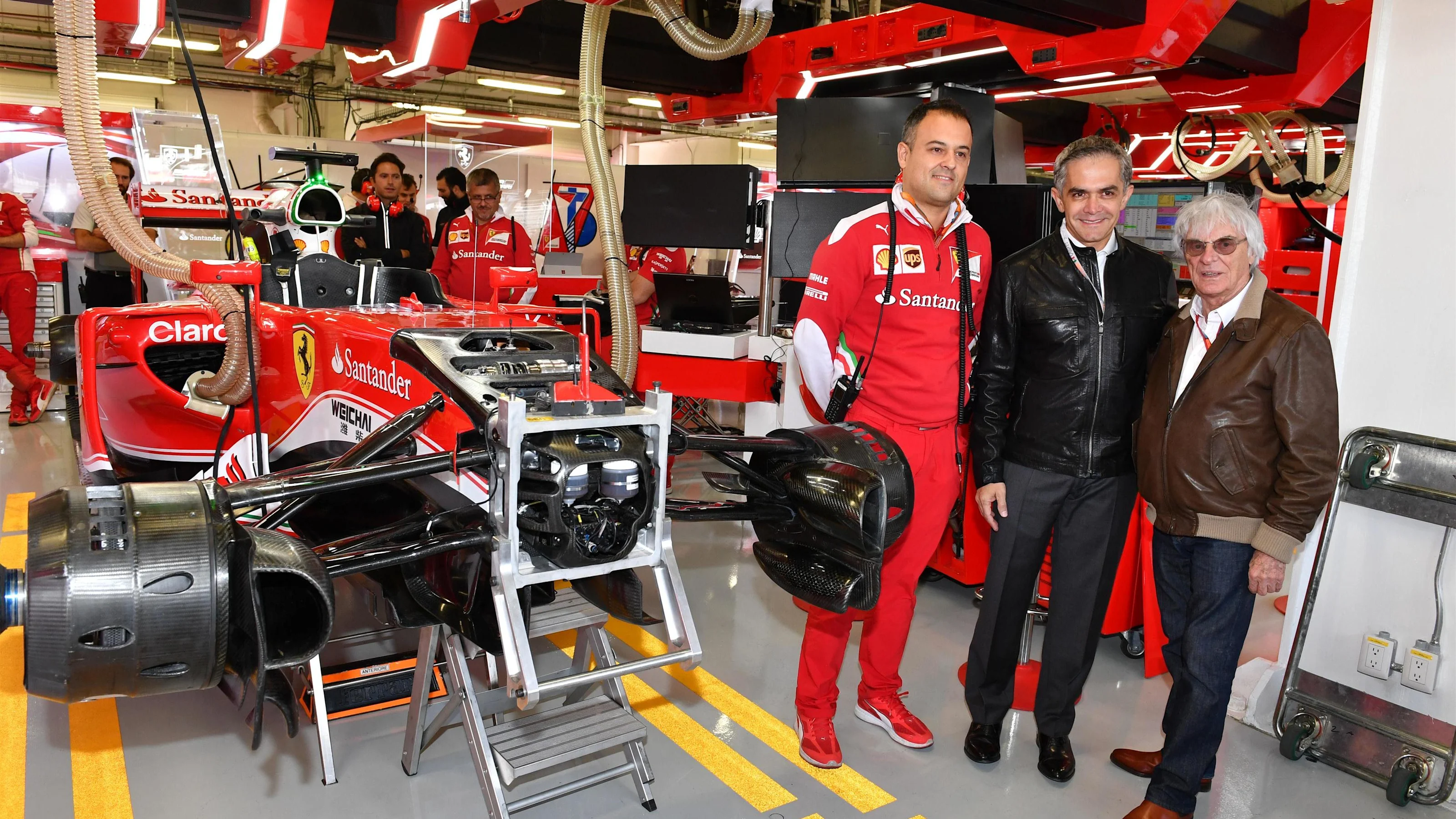 Miguel Angel Mancera (MEX) Mexico City Mayor with Diego Ioverno (ITA) Ferrari Operations Director