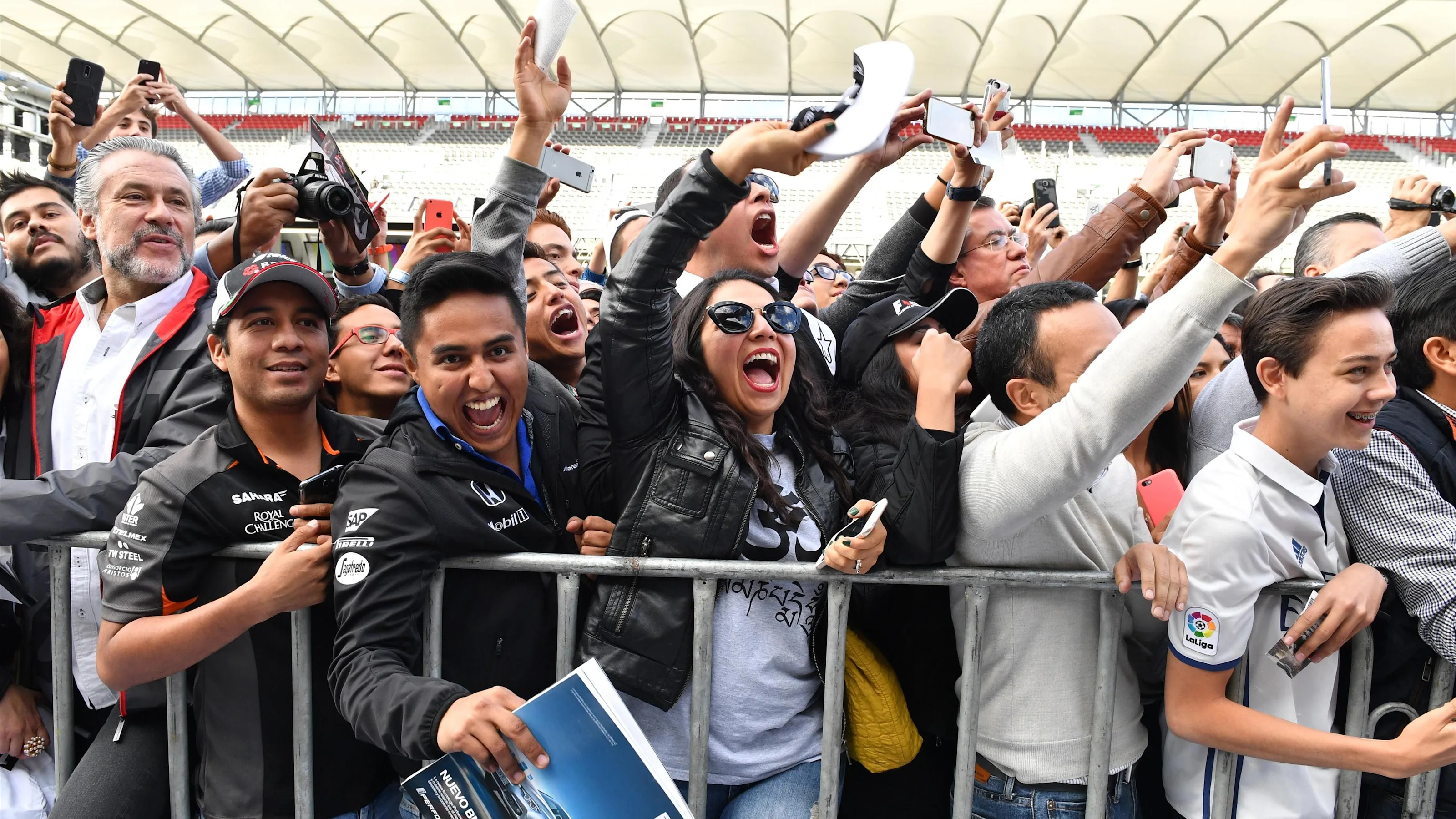 Fans at Formula One World Championship, Rd19, Mexican Grand Prix, Preparations, Circuit Hermanos