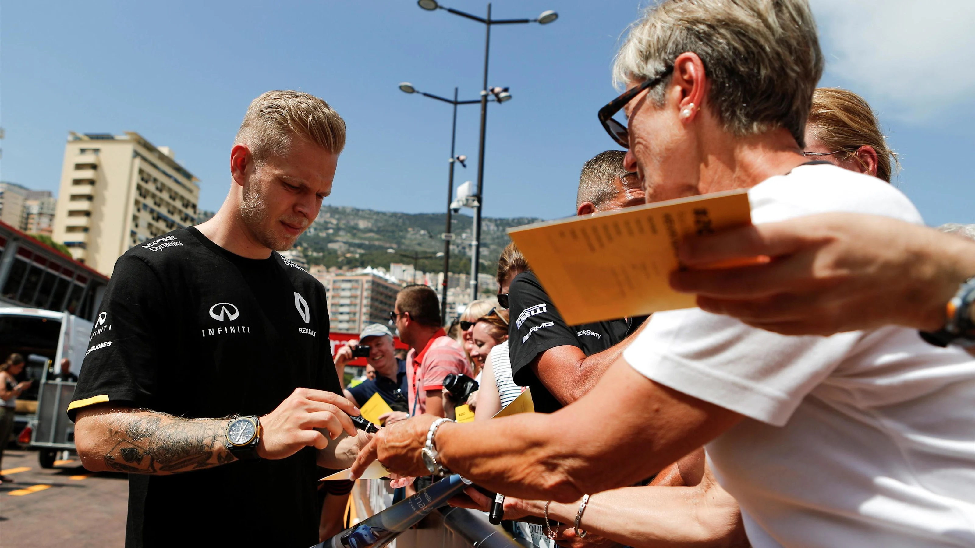 Kevin Magnussen (DEN) Renault Sport F1 Team signs autographs for the fans at Formula One World