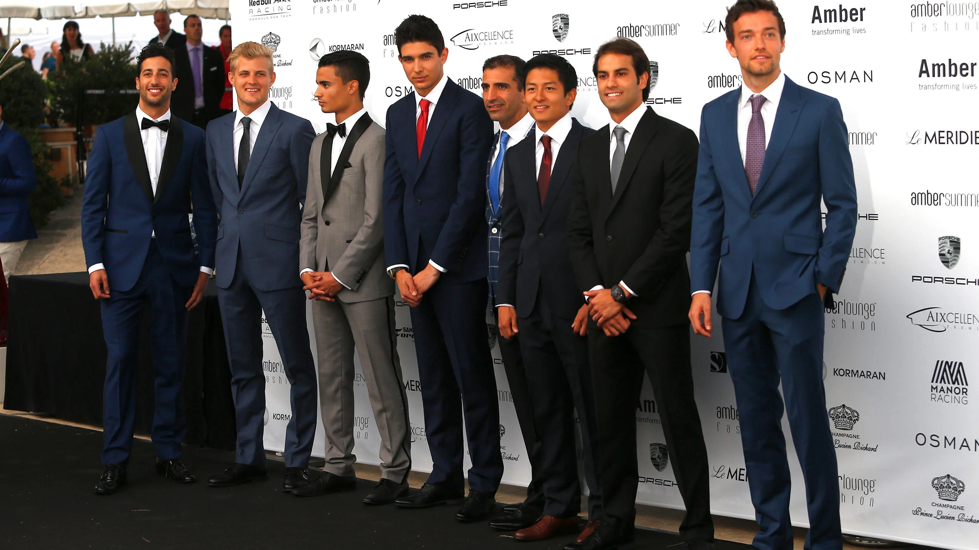 (L to R): Daniel Ricciardo (AUS) Red Bull Racing, Marcus Ericsson (SWE) Sauber, Pascal Wehrlein