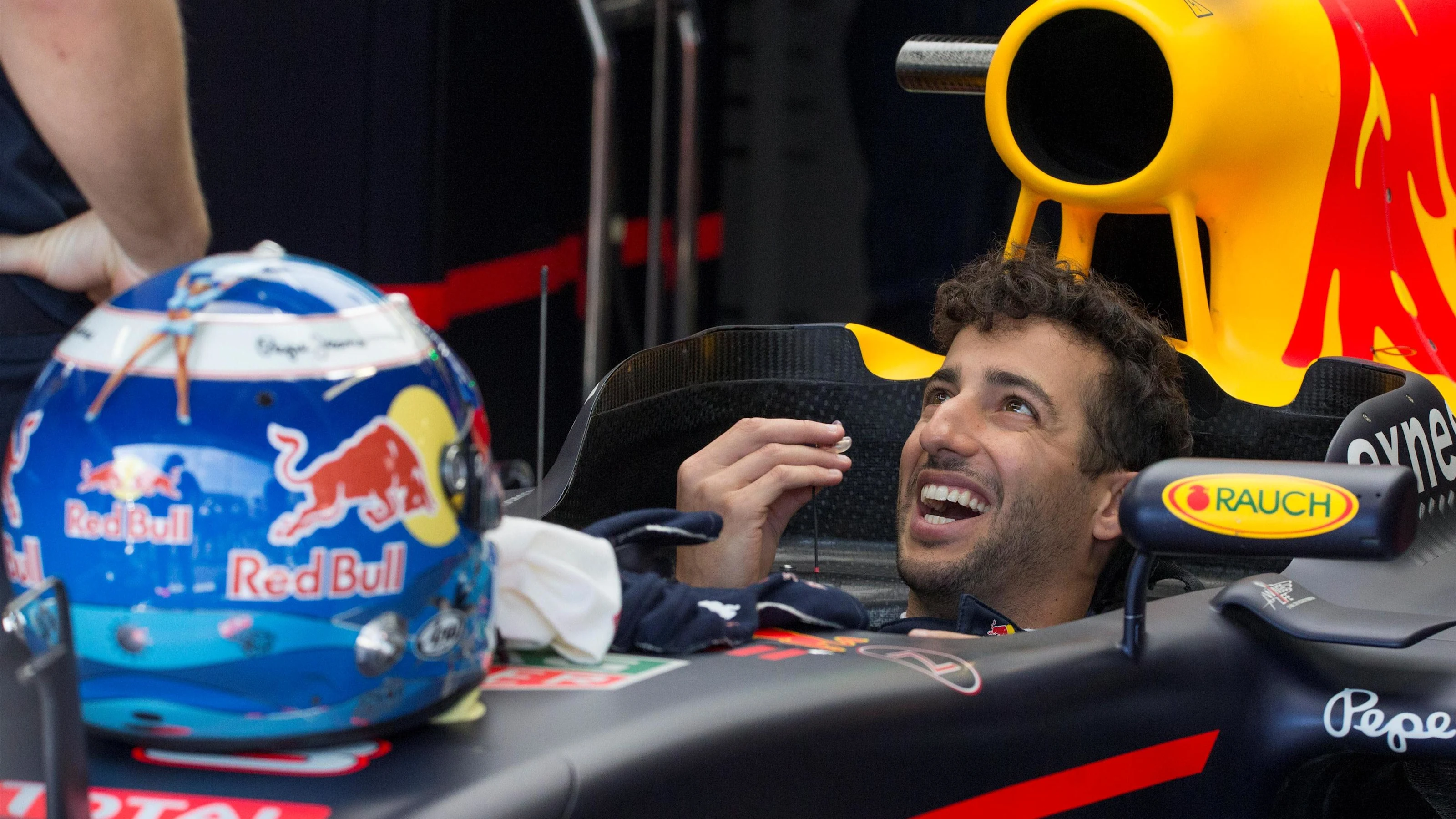 Daniel Ricciardo (AUS) Red Bull Racing RB12 at Formula One World Championship, Rd6, Monaco Grand