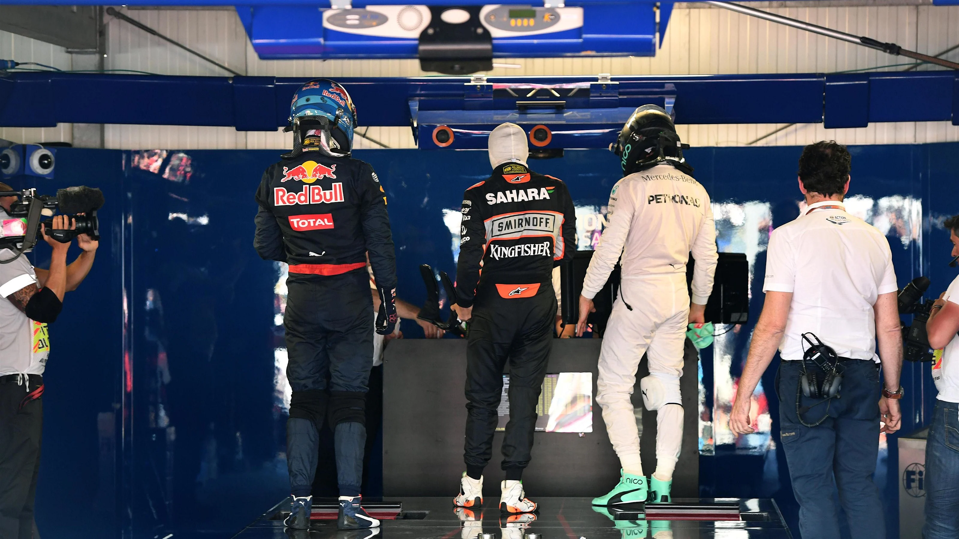 Daniel Ricciardo (AUS) Red Bull Racing, Sergio Perez (MEX) Force India and Nico Rosberg (GER)