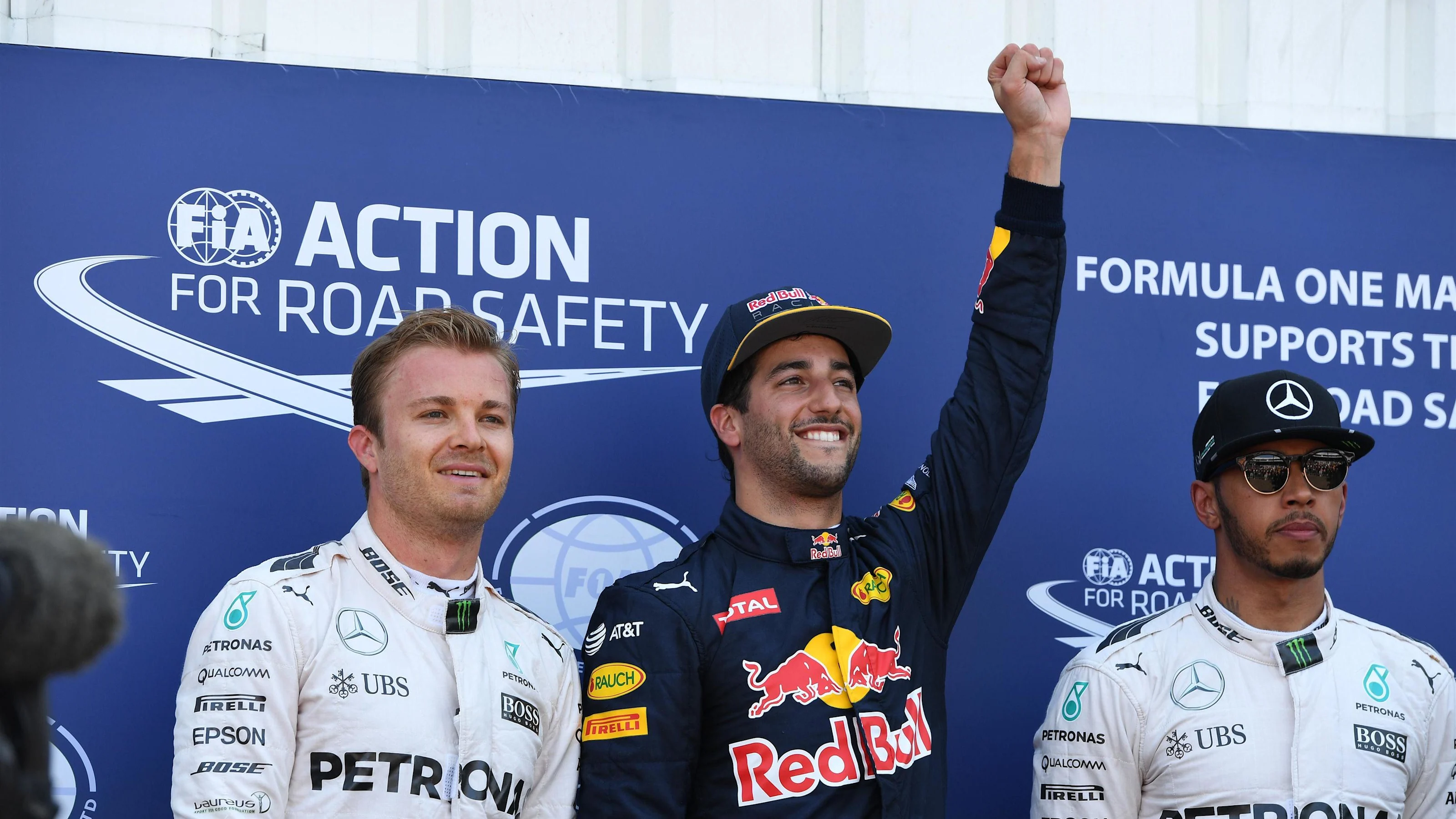 (L to R): Nico Rosberg (GER) Mercedes AMG F1, pole sitter Daniel Ricciardo (AUS) Red Bull Racing