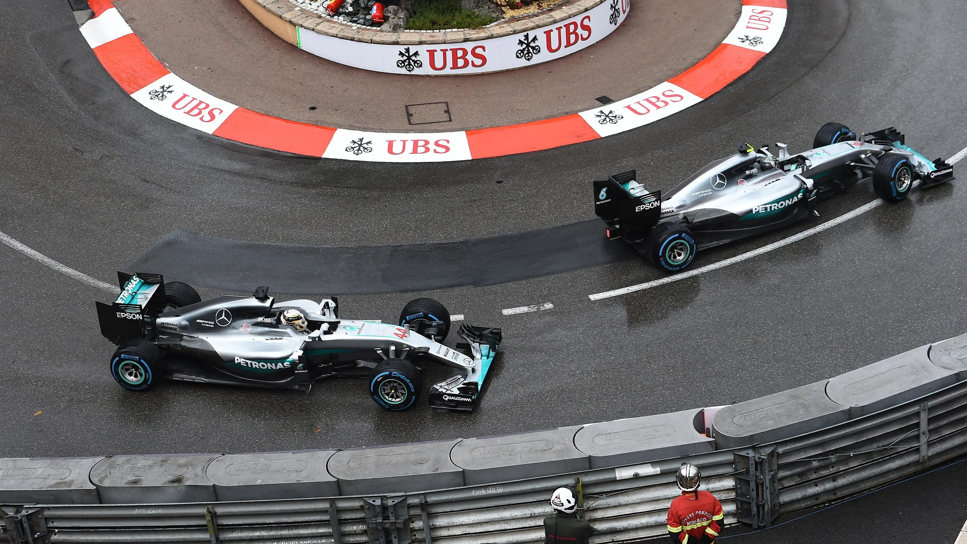 Lewis Hamilton (GBR) Mercedes-Benz F1 W07 Hybrid and Nico Rosberg (GER) Mercedes-Benz F1 W07 Hybrid