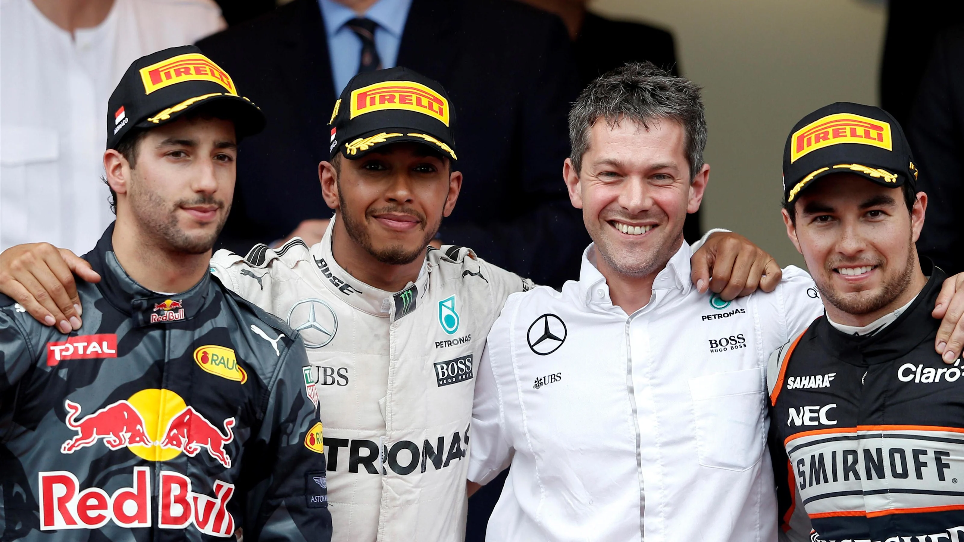 Race winner Lewis Hamilton (GBR) Mercedes AMG F1 celebrates on the podium with Daniel Ricciardo