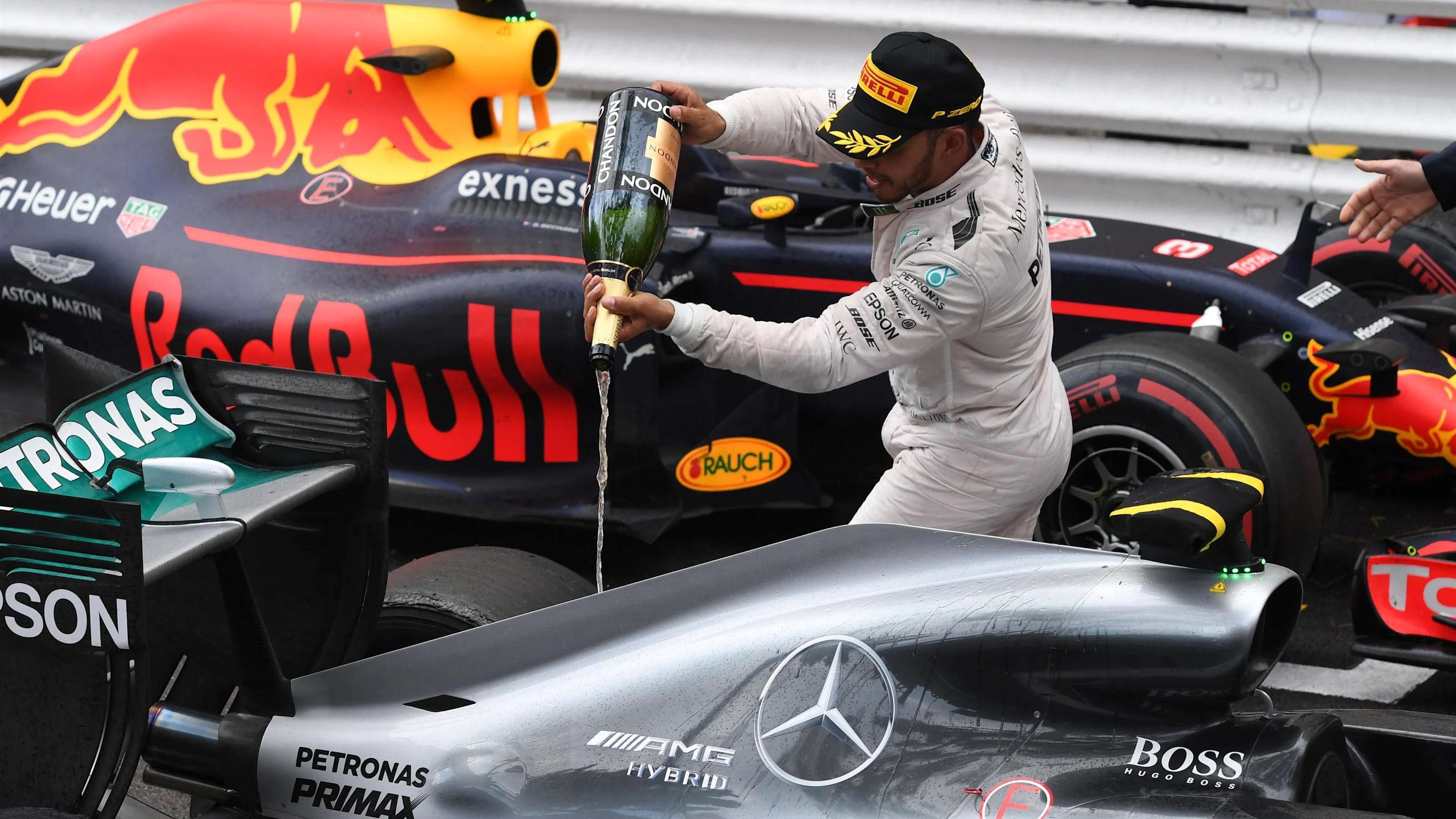 Race winner Lewis Hamilton (GBR) Mercedes AMG F1 celebrates at the podium with the champagne at