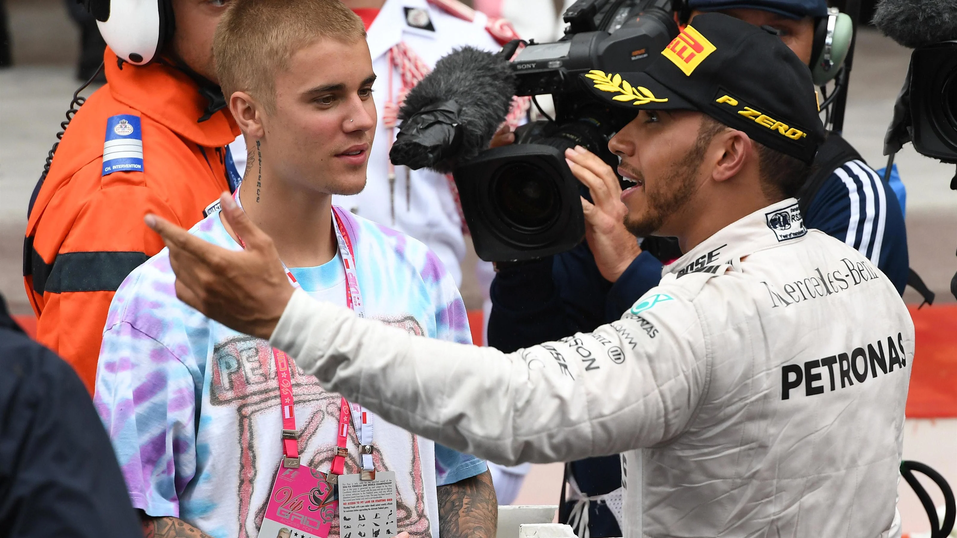 Race winner Lewis Hamilton (GBR) Mercedes AMG F1 and Justin Bieber (USA) in parc ferme at Formula