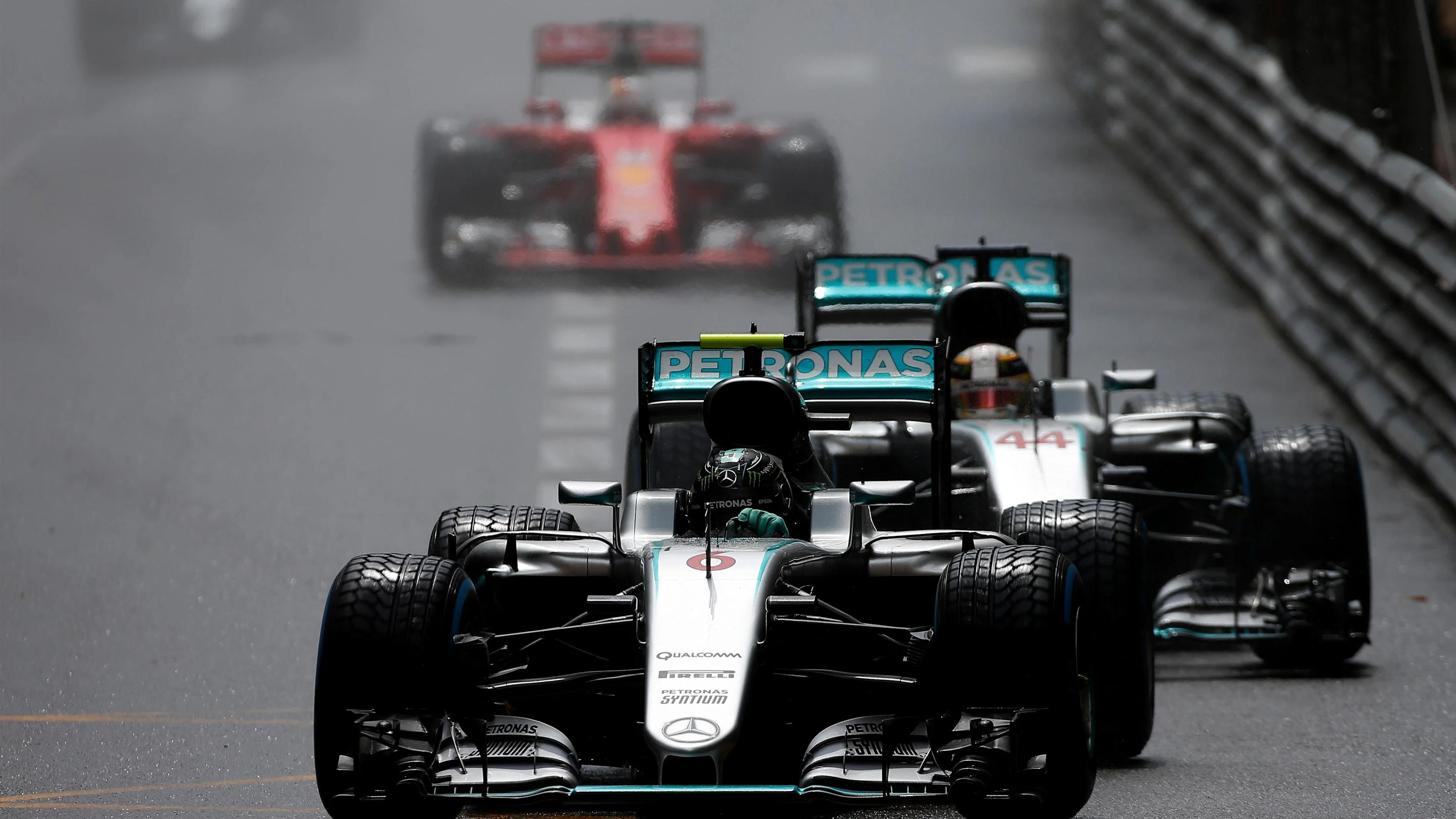 Nico Rosberg (GER) Mercedes-Benz F1 W07 Hybrid leads Lewis Hamilton (GBR) Mercedes-Benz F1 W07