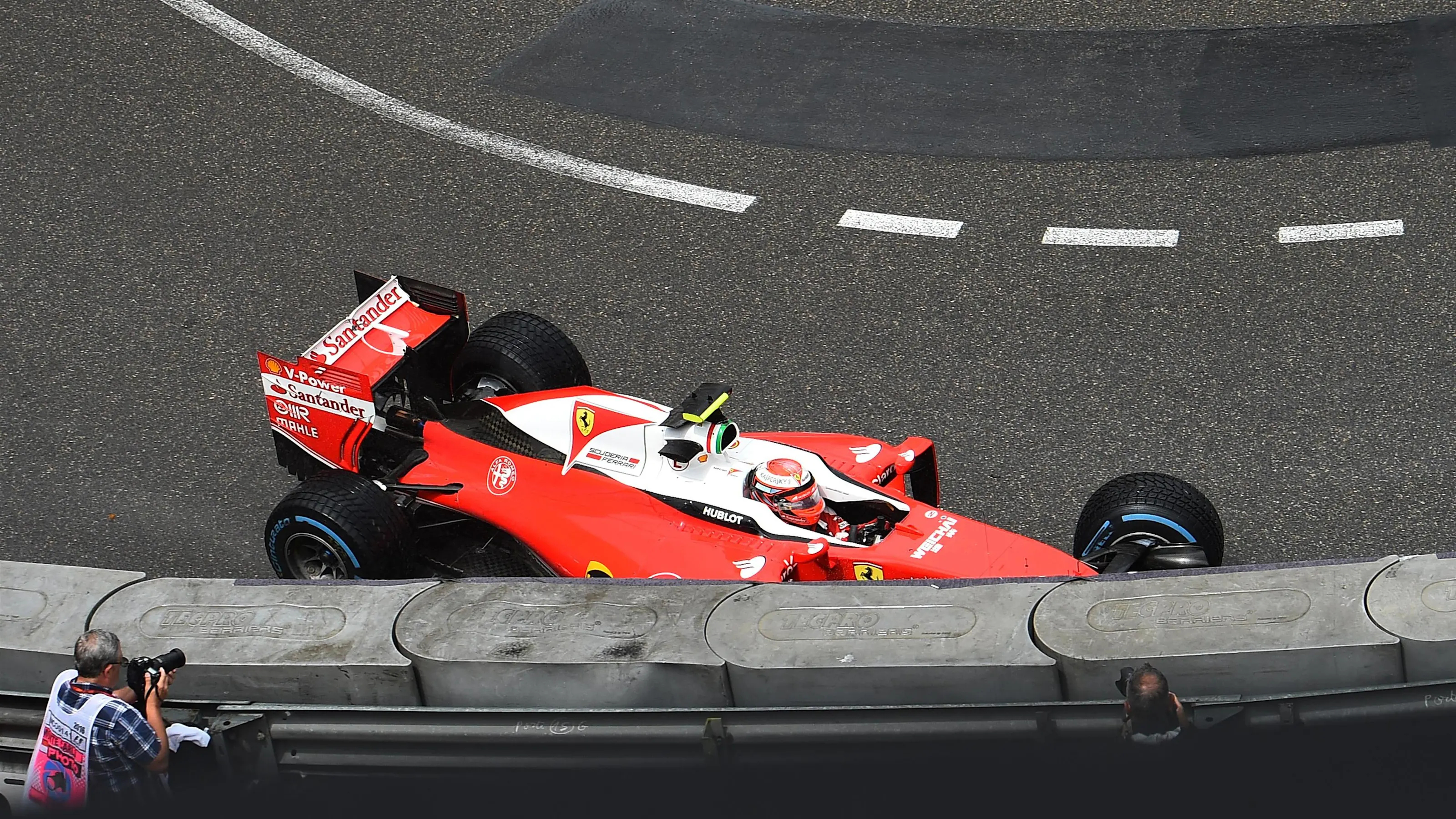 Kimi Raikkonen (FIN) Ferrari SF16-H crashes out of the race at Formula One World Championship, Rd6,