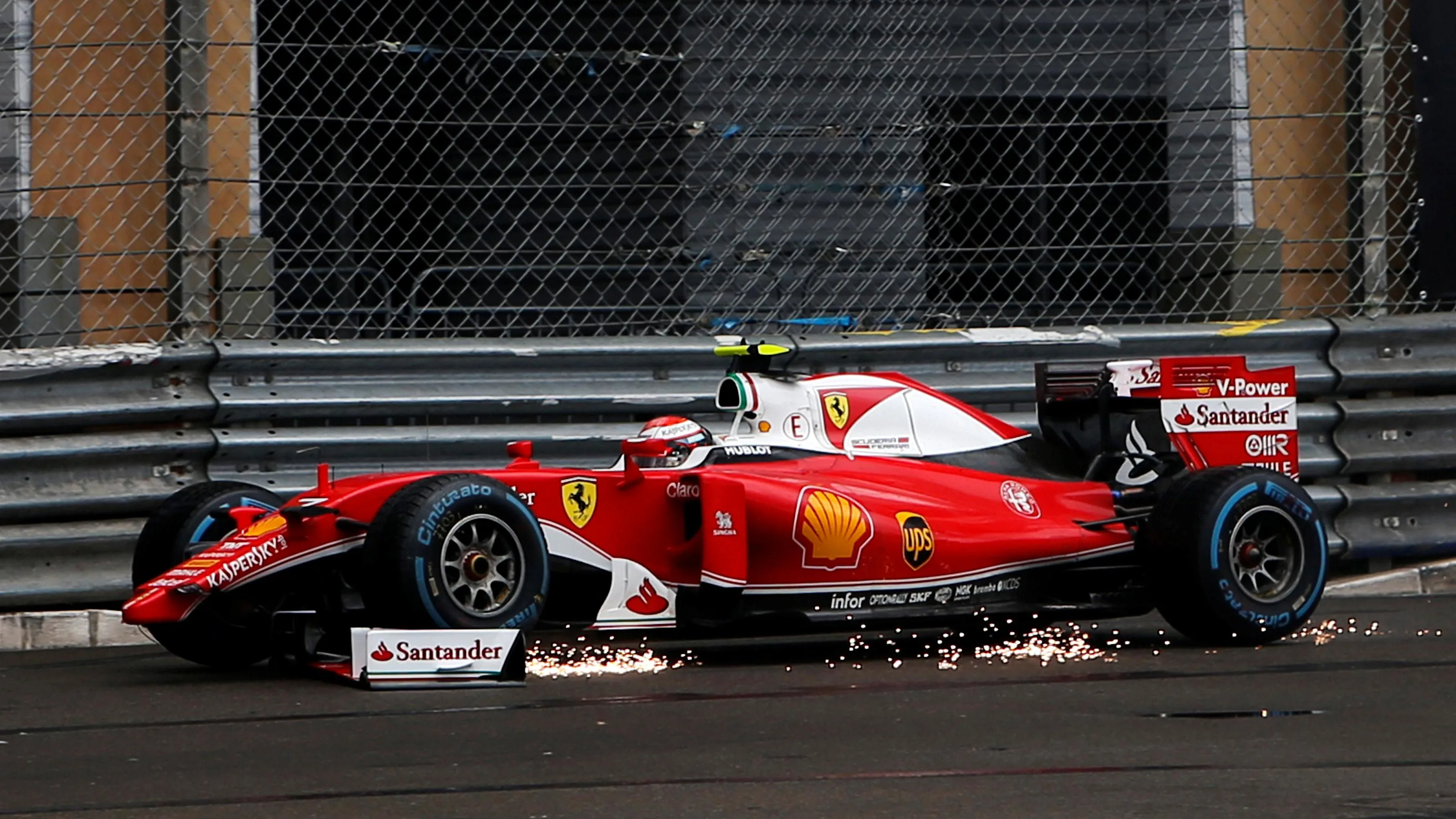 Kimi Raikkonen (FIN) Ferrari SF16-H retires from the race with a broken front wing after crashing