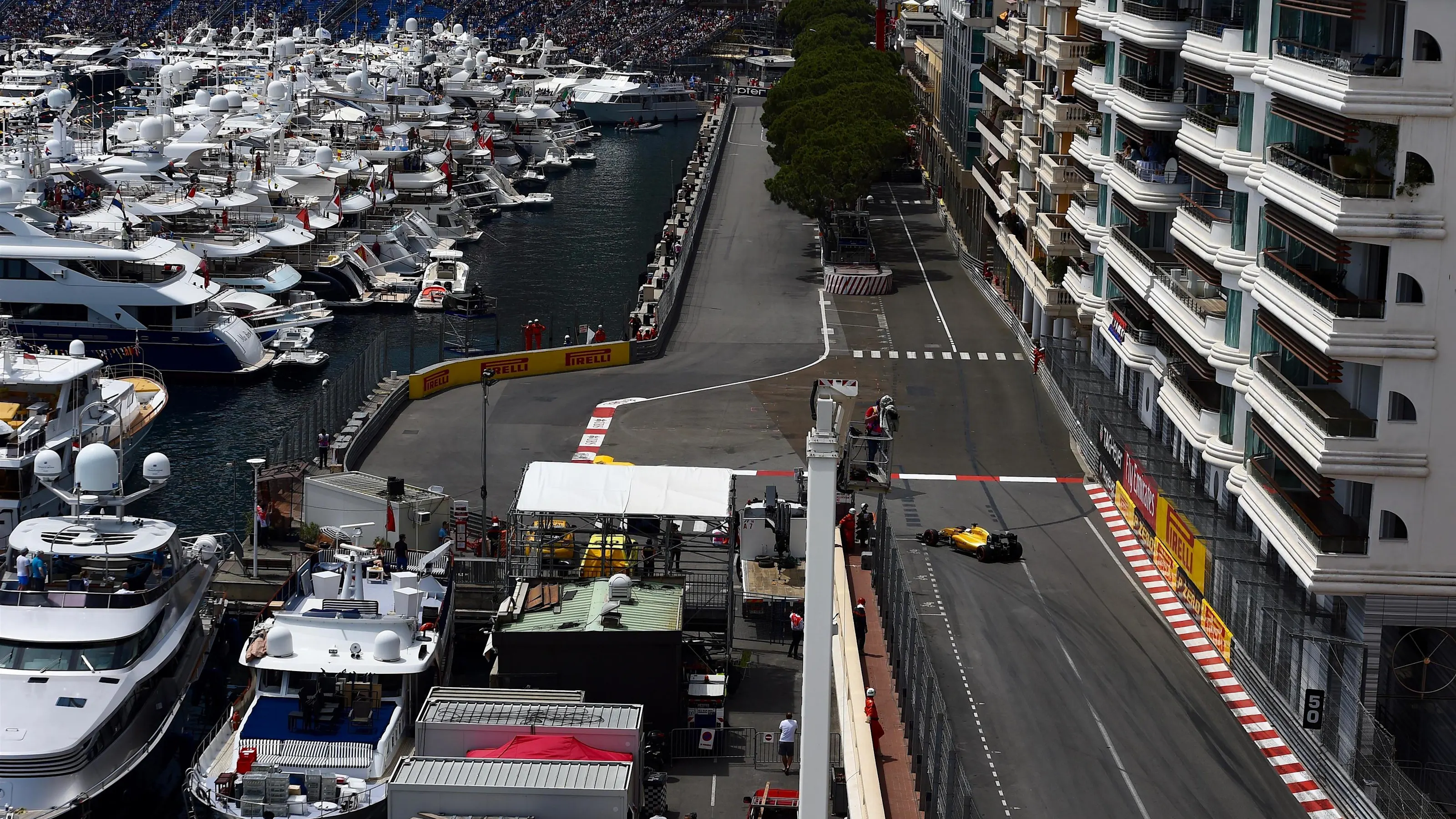 Kevin Magnussen (DEN) Renault Sport F1 Team RS16 at Formula One World Championship, Rd6, Monaco