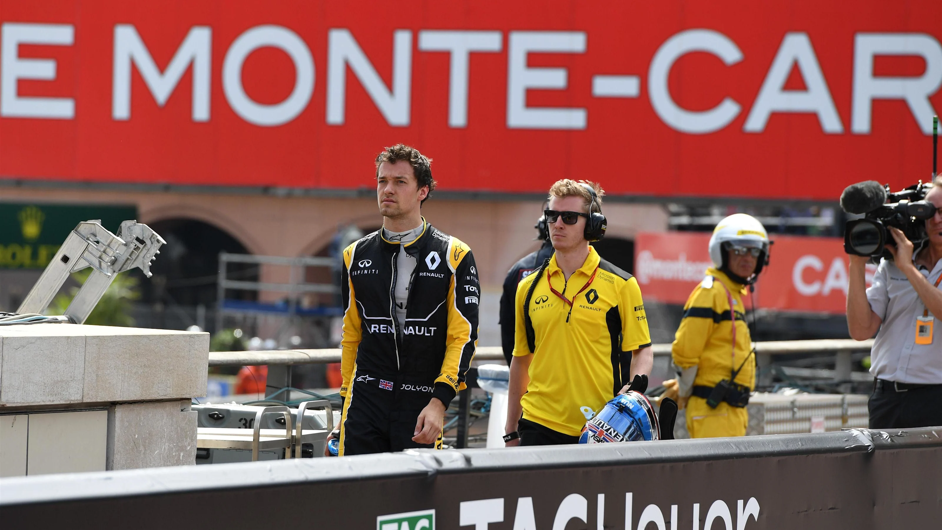 Jolyon Palmer (GBR) Renault Sport F1 Team walks in after crashing in FP1 at Formula One World