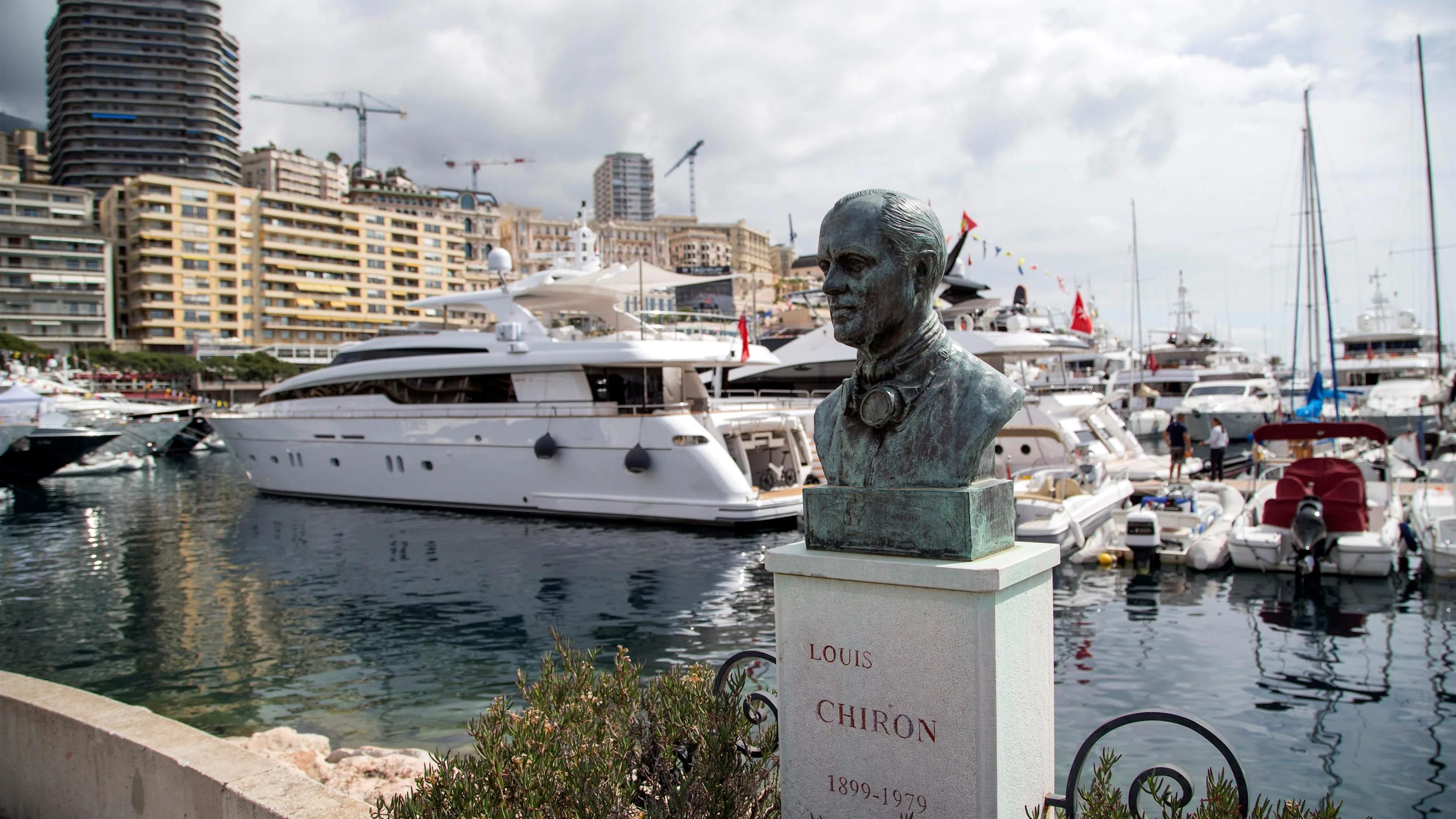 Louis Chiron statue at Formula One World Championship, Rd6, Monaco Grand Prix, Preparations,
