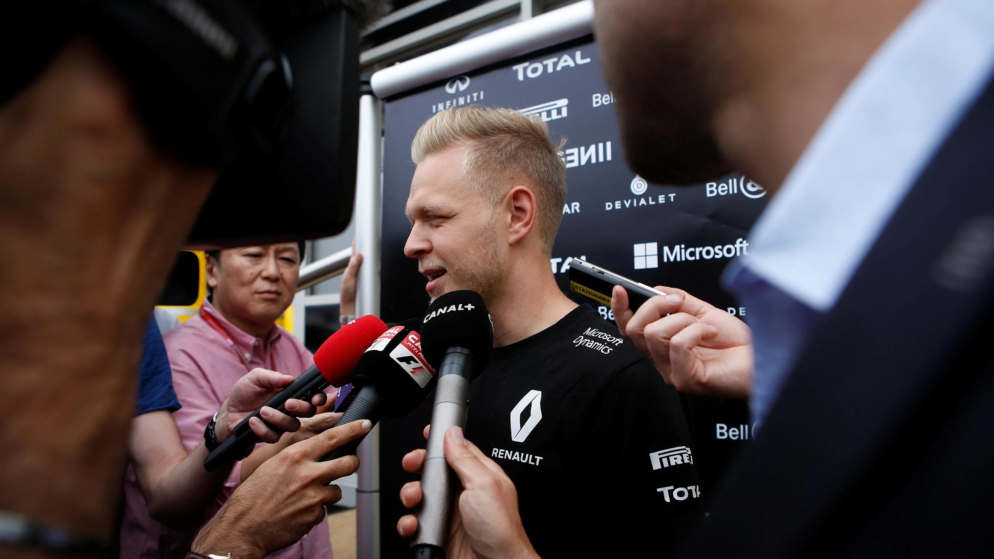 Kevin Magnussen (DEN) Renault Sport F1 Team talks with the media at Formula One World Championship,