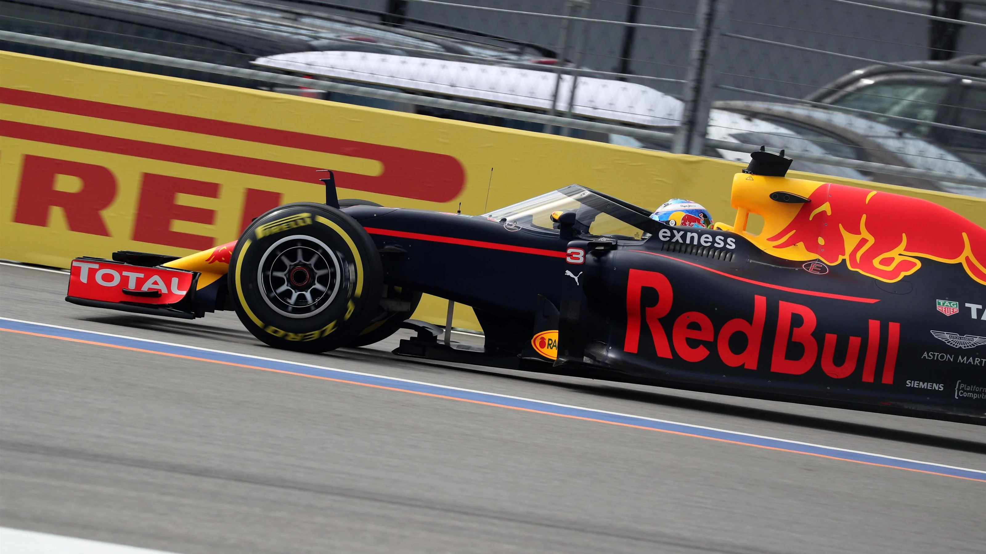 Daniel Ricciardo (AUS) Red Bull Racing RB12 with aeroscreen at Formula One World Championship, Rd4,