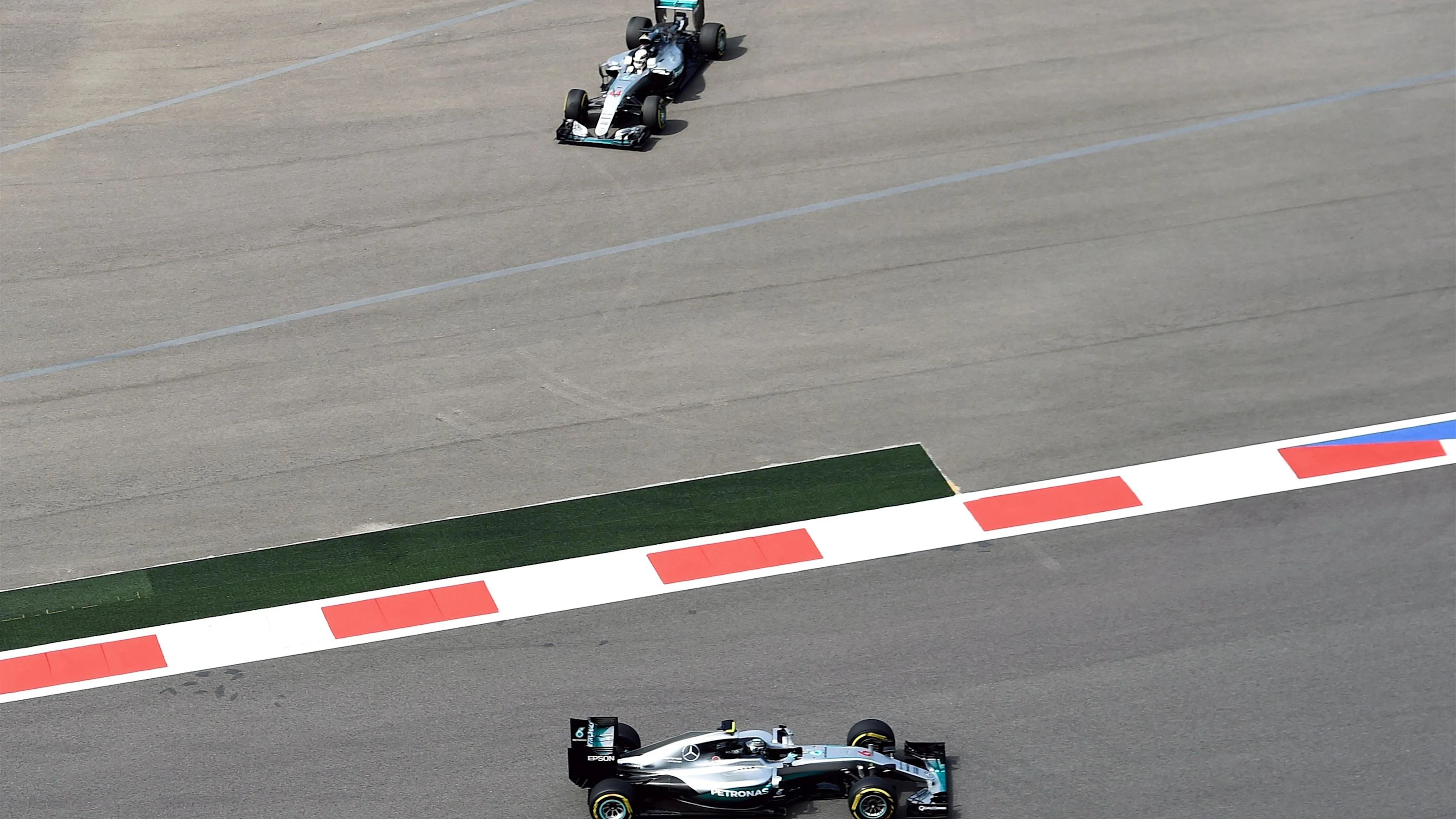 Nico Rosberg (GER) Mercedes-Benz F1 W07 Hybrid passes Lewis Hamilton (GBR) Mercedes-Benz F1 W07