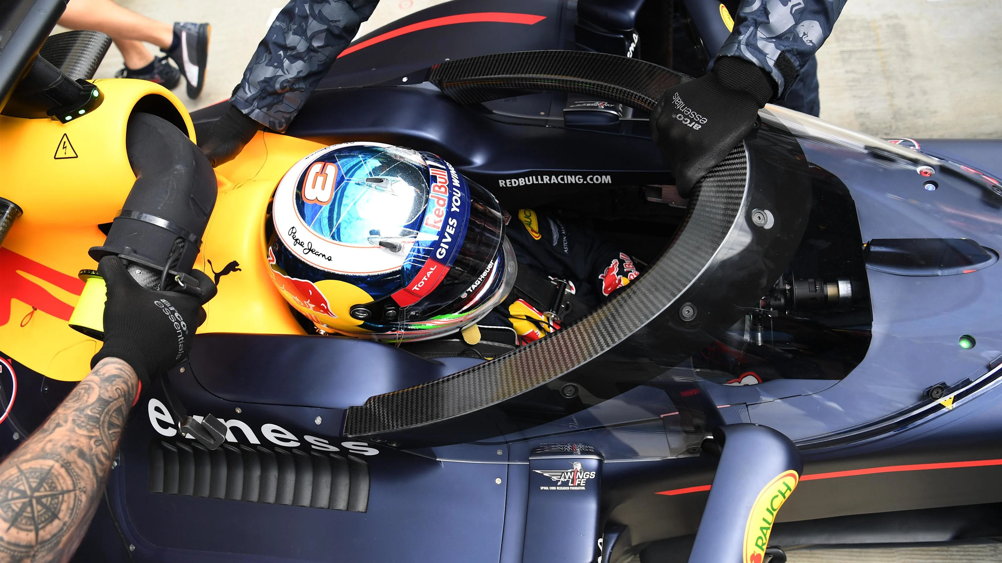 Daniel Ricciardo (AUS) Red Bull Racing RB12 with aeroscreen at Formula One World Championship, Rd4,