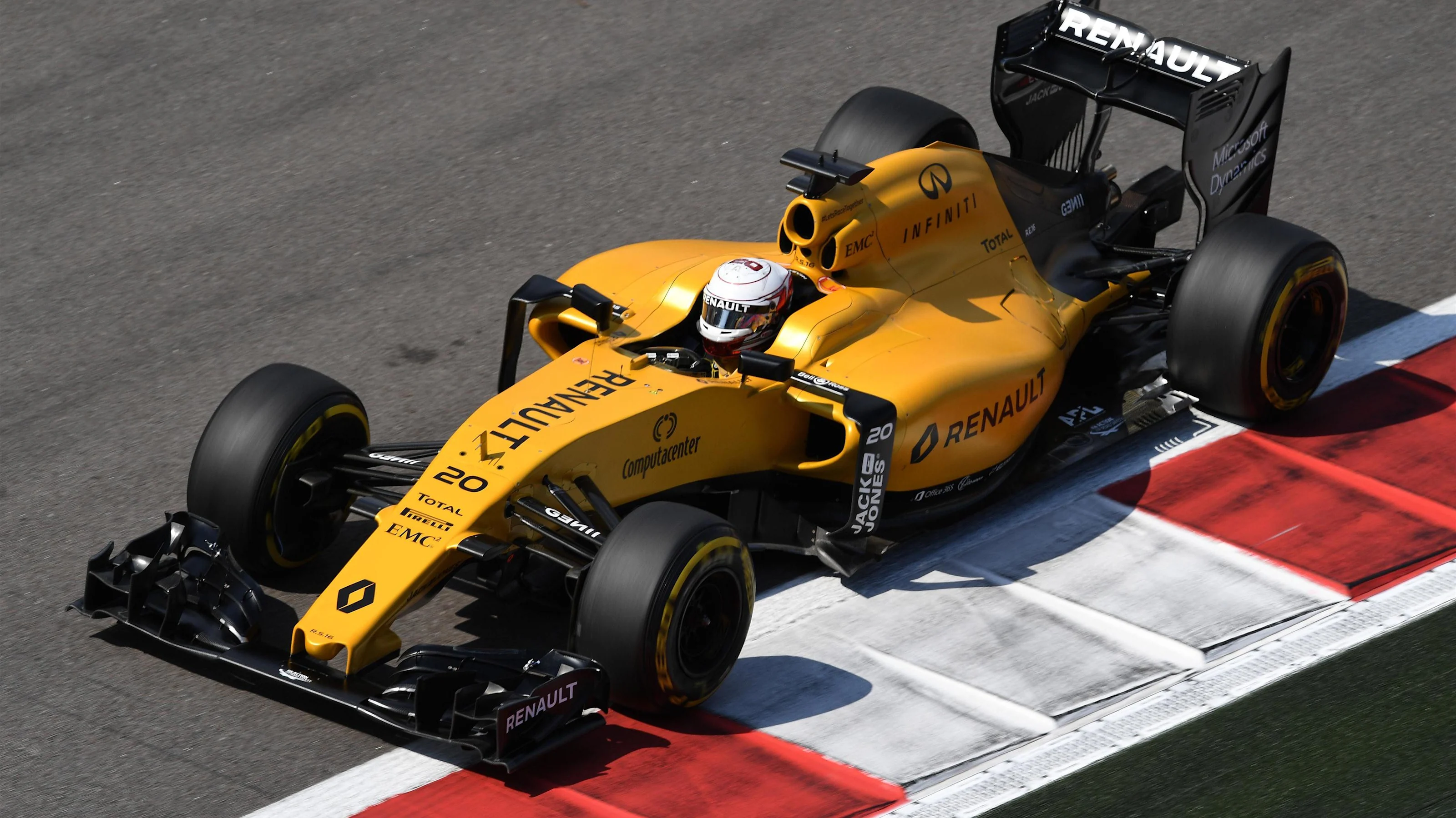 Kevin Magnussen (DEN) Renault Sport F1 Team RS16 at Formula One World Championship, Rd4, Russian