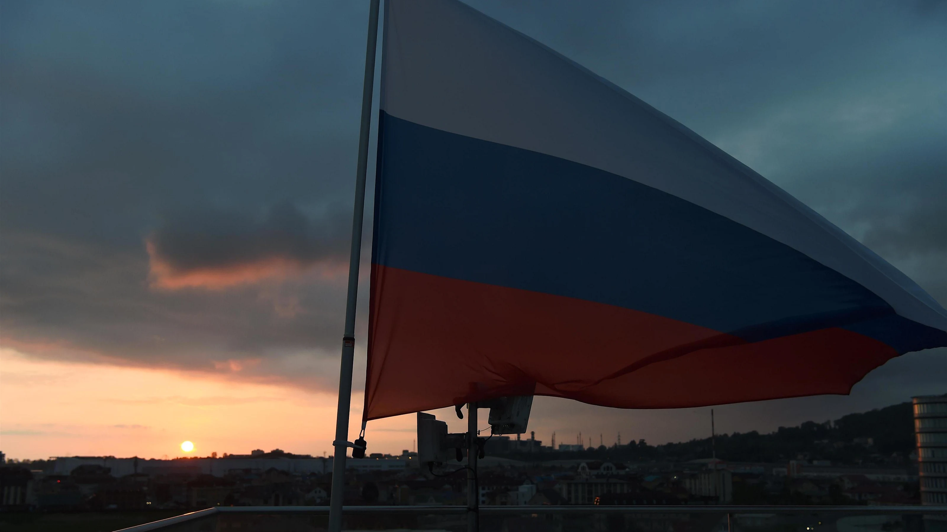 Sunset and Russian flag at Formula One World Championship, Rd4, Russian Grand Prix, Practice, Sochi