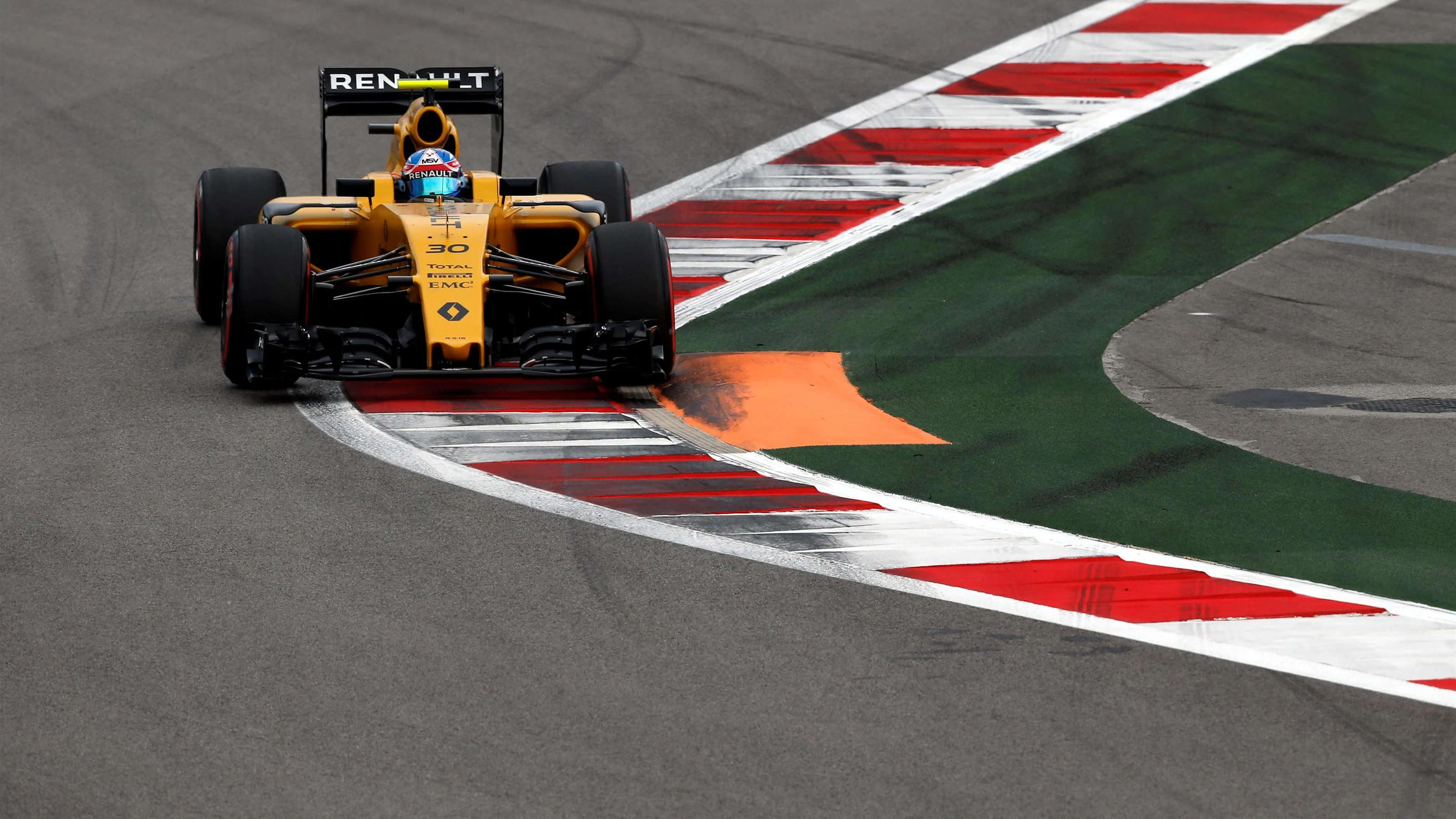 Jolyon Palmer (GBR) Renault Sport F1 Team RS16 at Formula One World Championship, Rd4, Russian