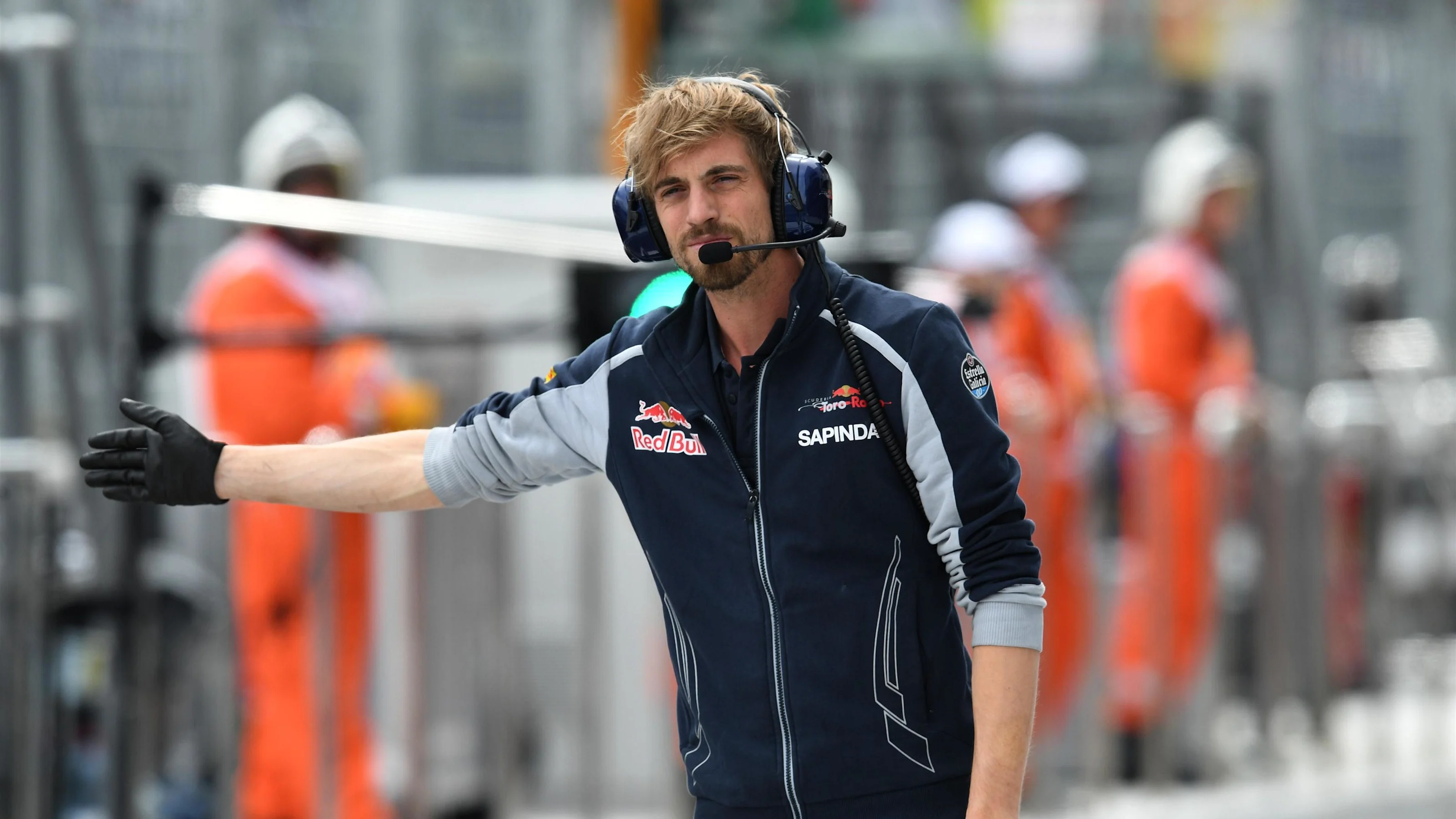 Scuderia Toro Rosso mechanic at Formula One World Championship, Rd4, Russian Grand Prix,