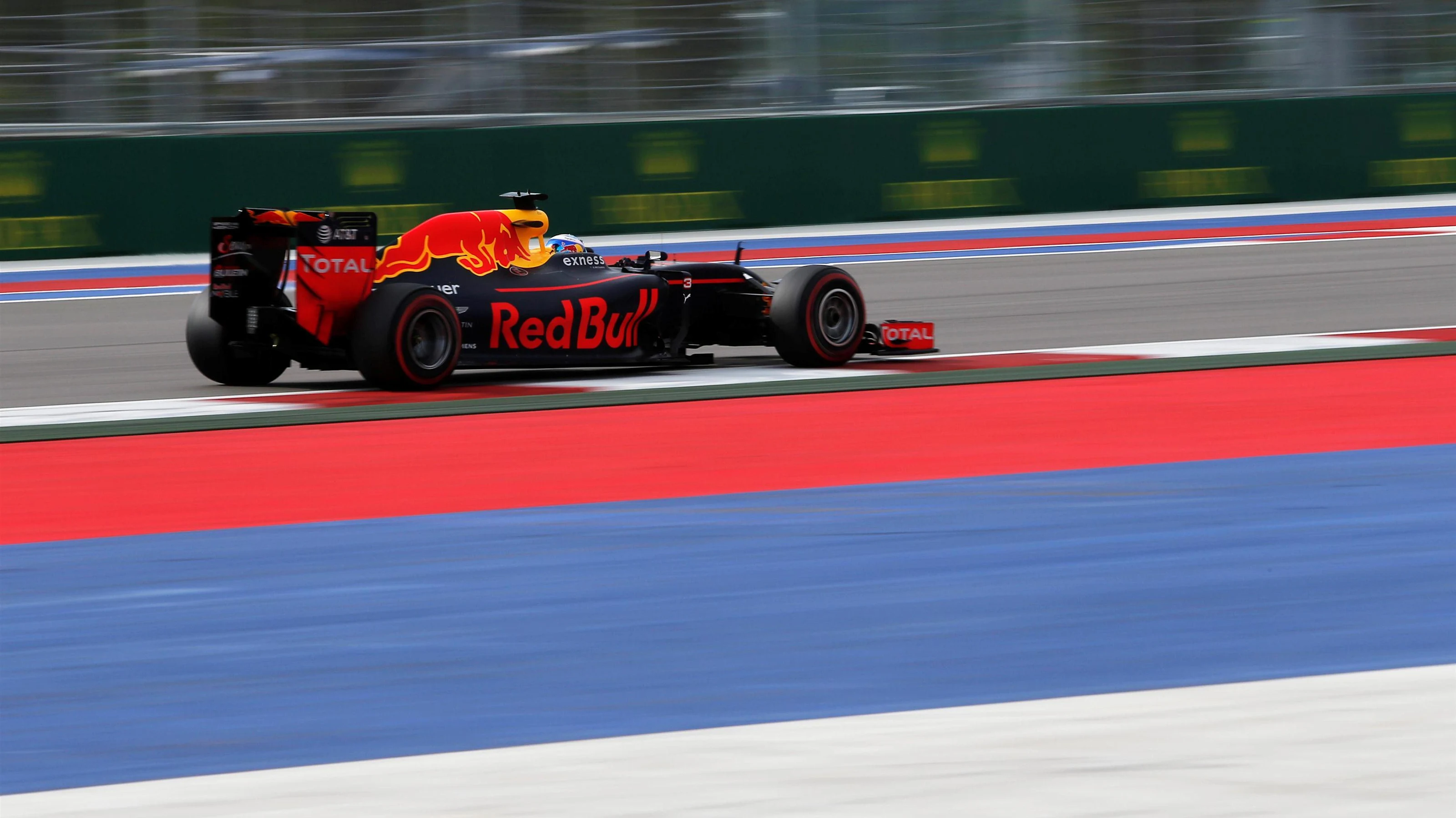 Daniel Ricciardo (AUS) Red Bull Racing RB12 at Formula One World Championship, Rd4, Russian Grand