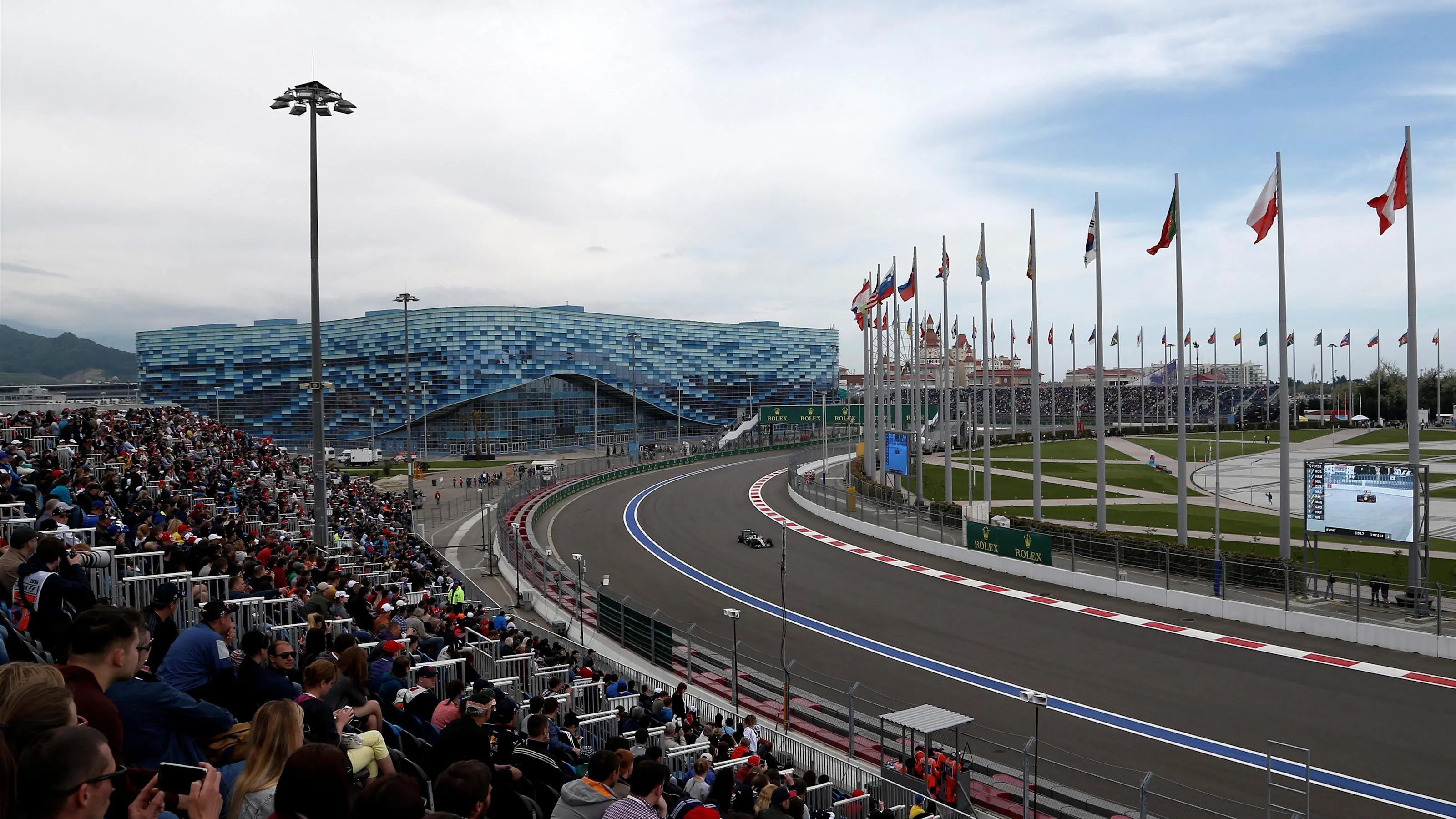 Lewis Hamilton (GBR) Mercedes-Benz F1 W07 Hybrid at Formula One World Championship, Rd4, Russian