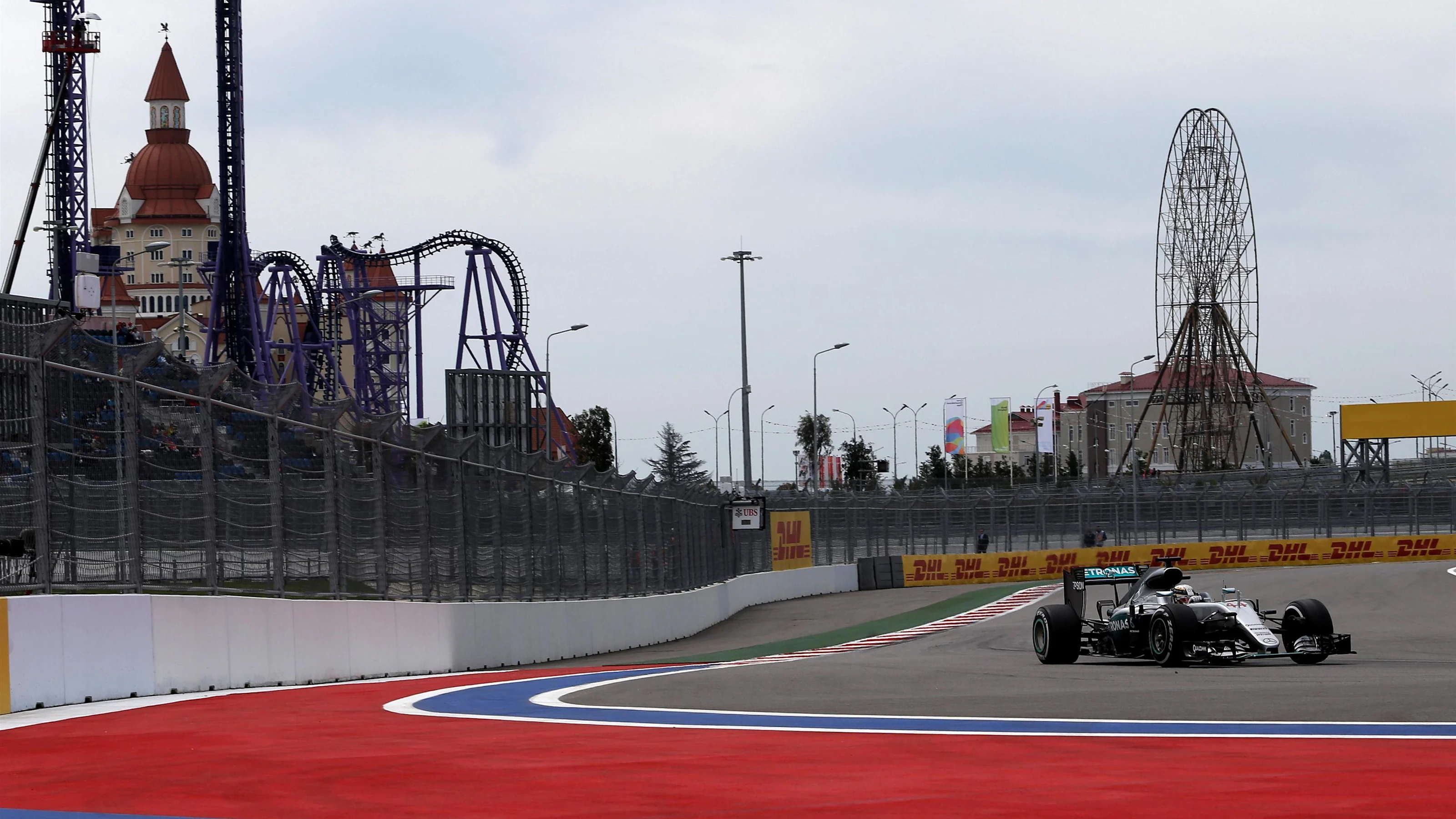 Lewis Hamilton (GBR) Mercedes-Benz F1 W07 Hybrid at Formula One World Championship, Rd4, Russian