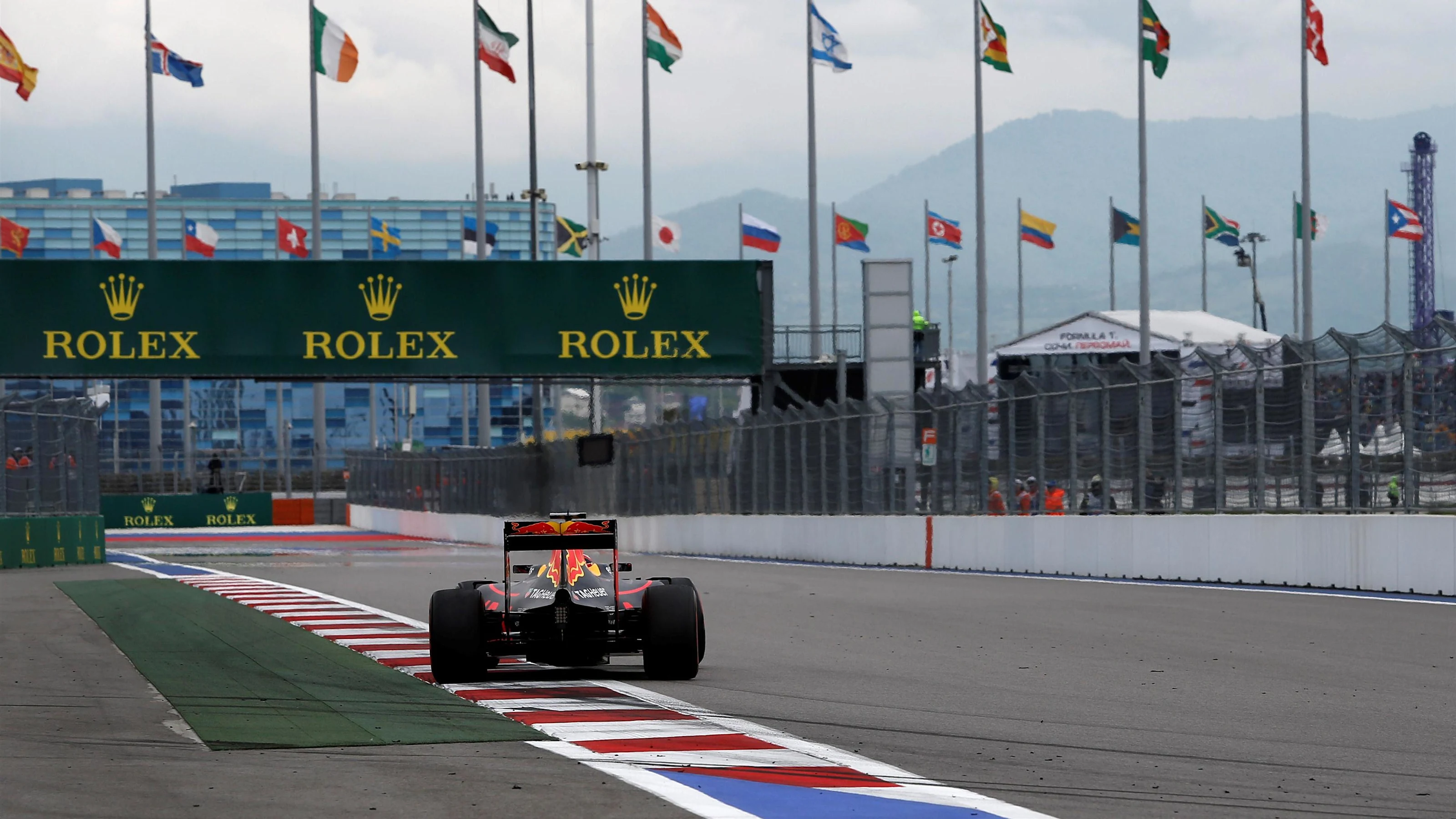 Daniel Ricciardo (AUS) Red Bull Racing RB12 at Formula One World Championship, Rd4, Russian Grand