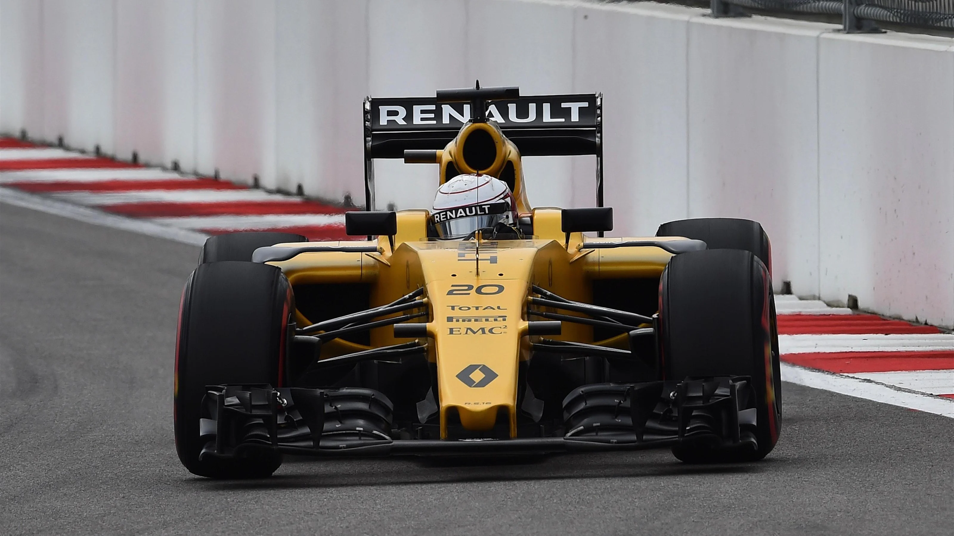 Kevin Magnussen (DEN) Renault Sport F1 Team RS16 at Formula One World Championship, Rd4, Russian